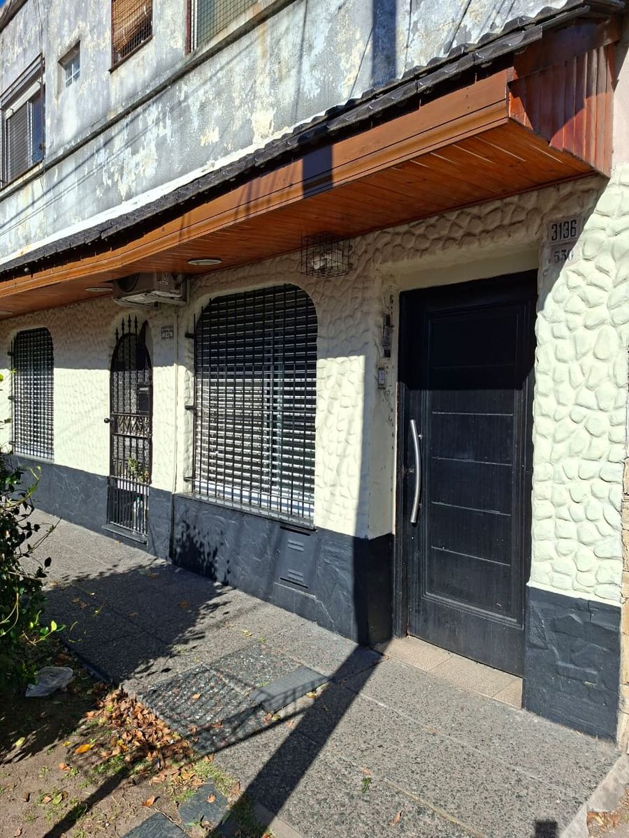 PH de 3 ambientes con patio cubierto