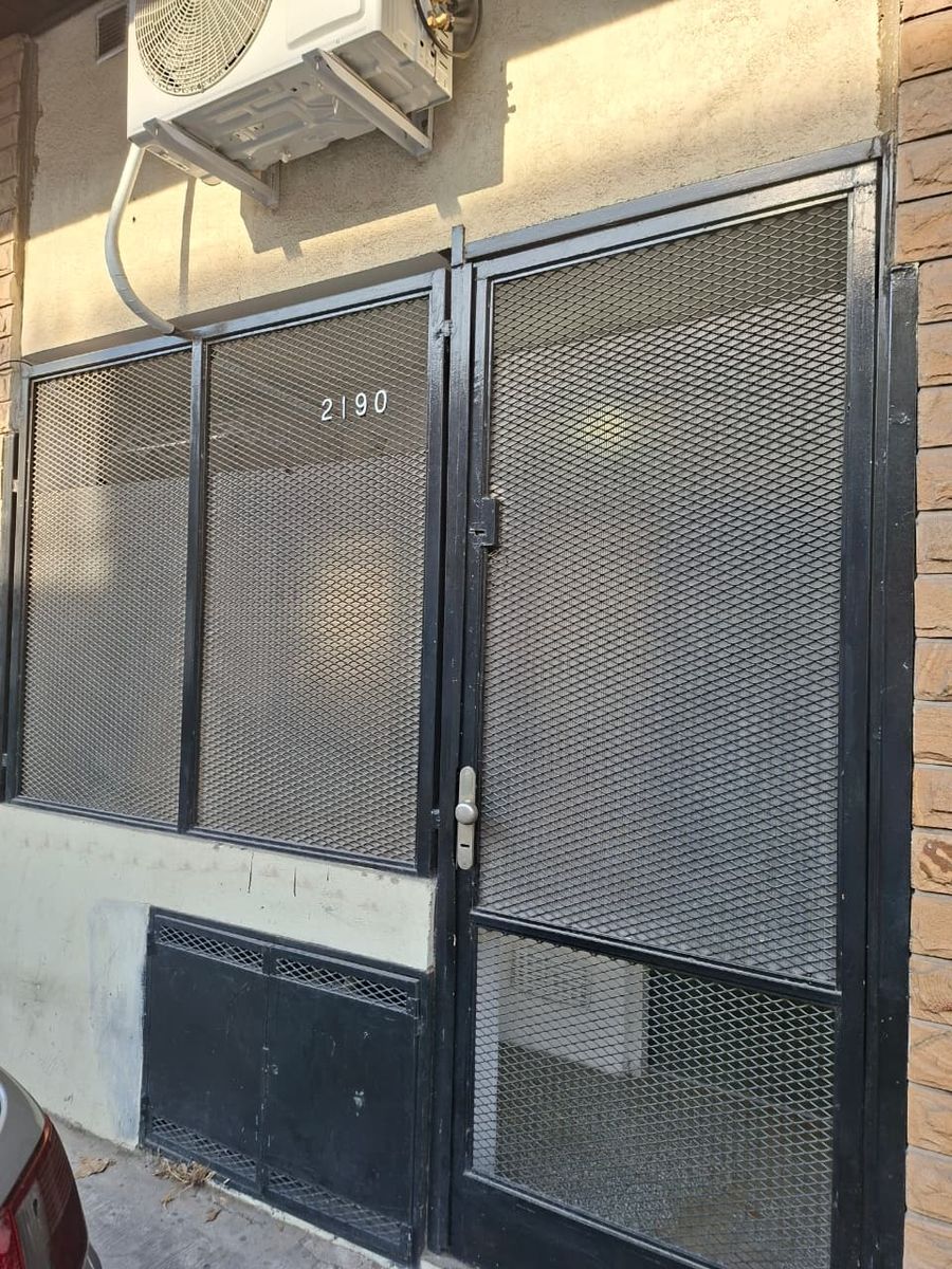 Gran monoambiente con entre piso al frente