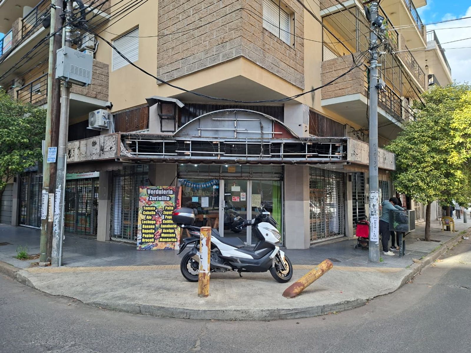 Excelente local en la esquina
