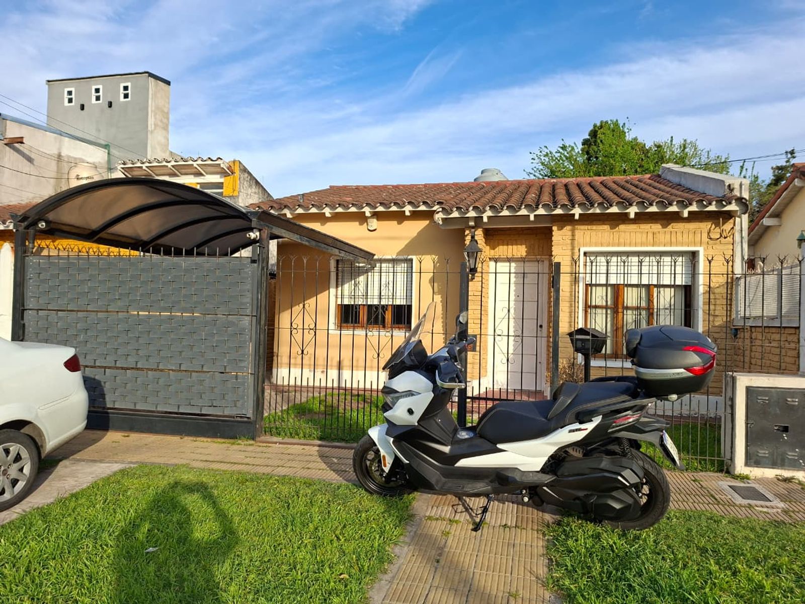 Excelente casa con Garage