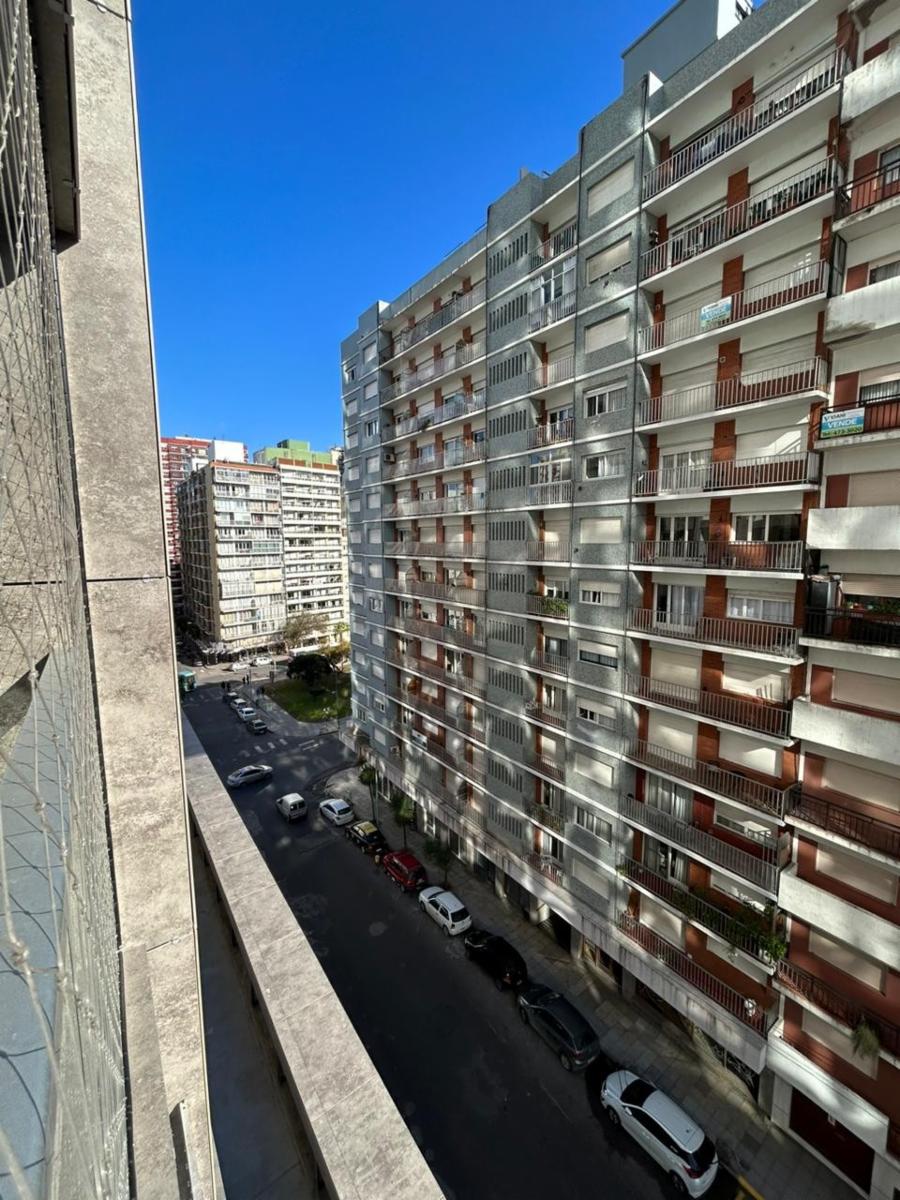 DOS AMBIENTES A LA CALLE CON BALCON EN EDIFICIO NUEVO