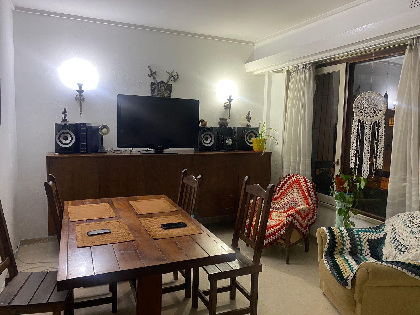 3 AMBIENTES A LA CALLE CON BALCON SALIENTE Y COCHERA EN EL EDIFICIO