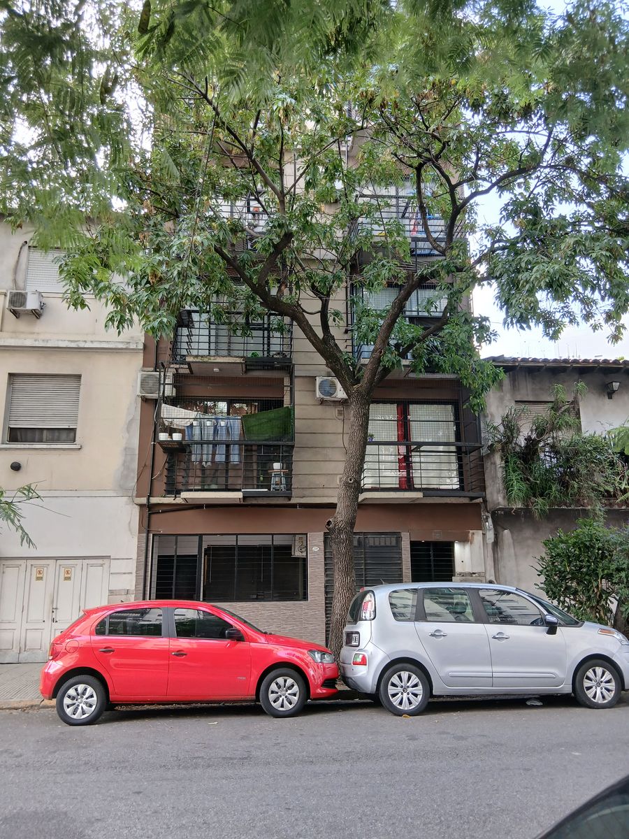 AMPLIO MONOAMBIENTE CON BALCON EN ALQUILER