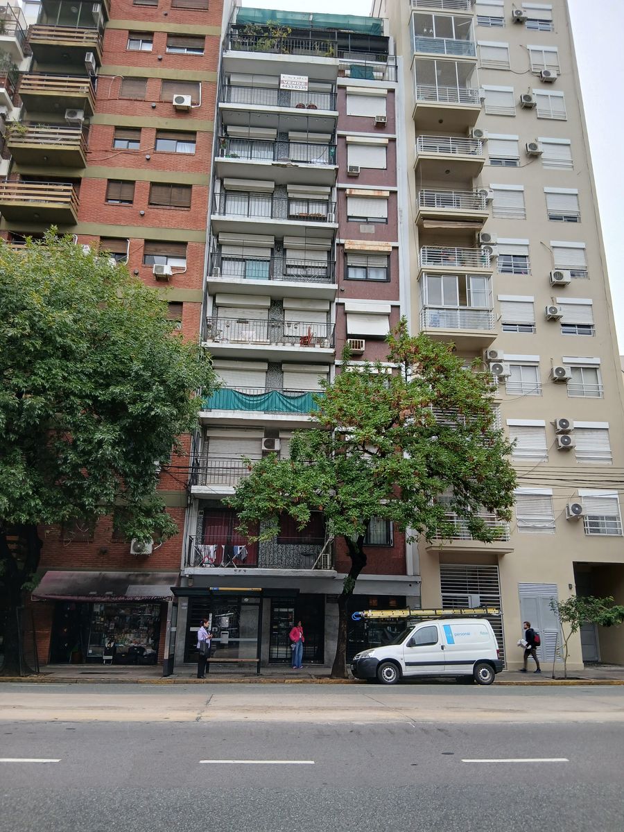 DEPARTAMENTO DE 2 AMBIENTES EN CABALLITO, APTO PROFESIONAL.