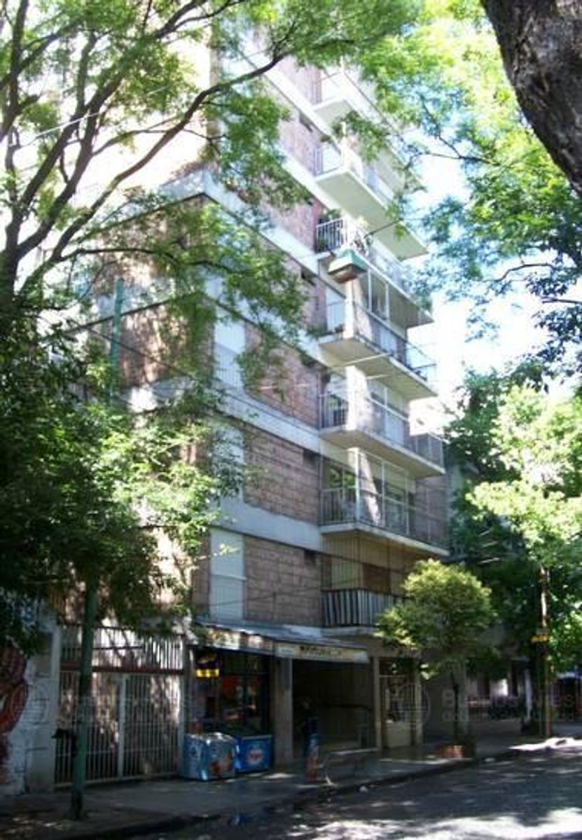 DEPARTAMENTO DE 2 AMBIENTES EN ALQUILER EN FLORESTA.