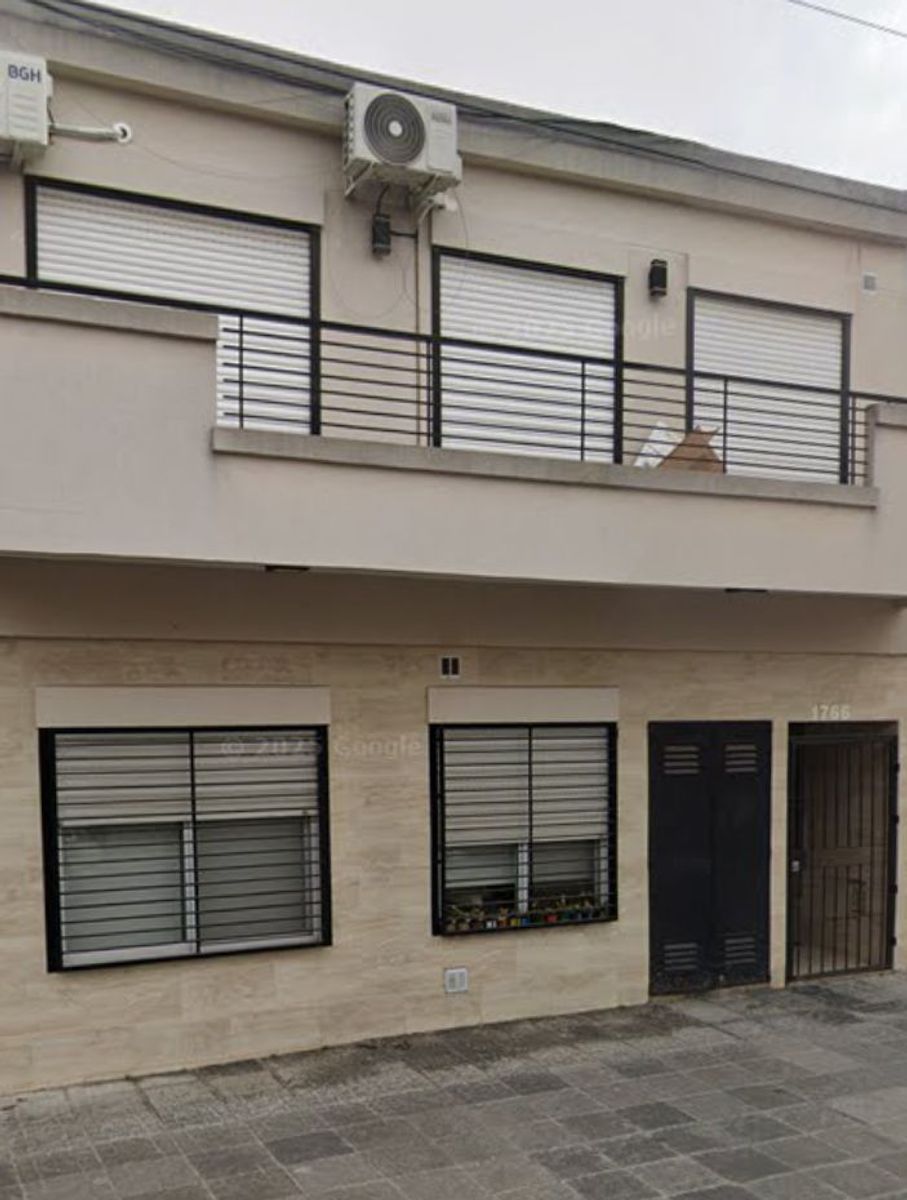 DEPARTAMENTO DE 2 AMBIENTES CON BALCON, BAJAS EXPENSAS.