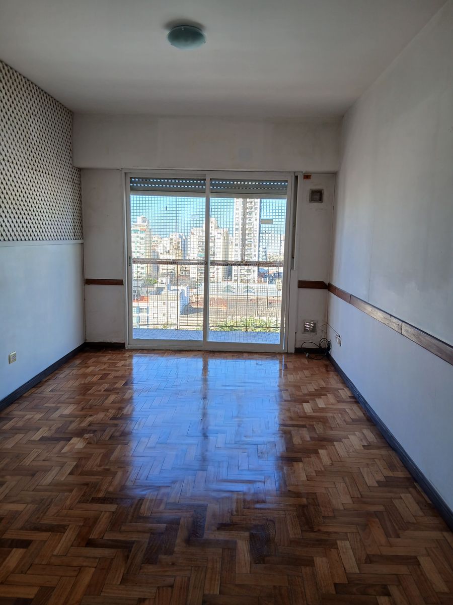 DEPARTAMENTO DE 3 AMBIENTES AMPLIOS CON BALCON EN FLORESTA