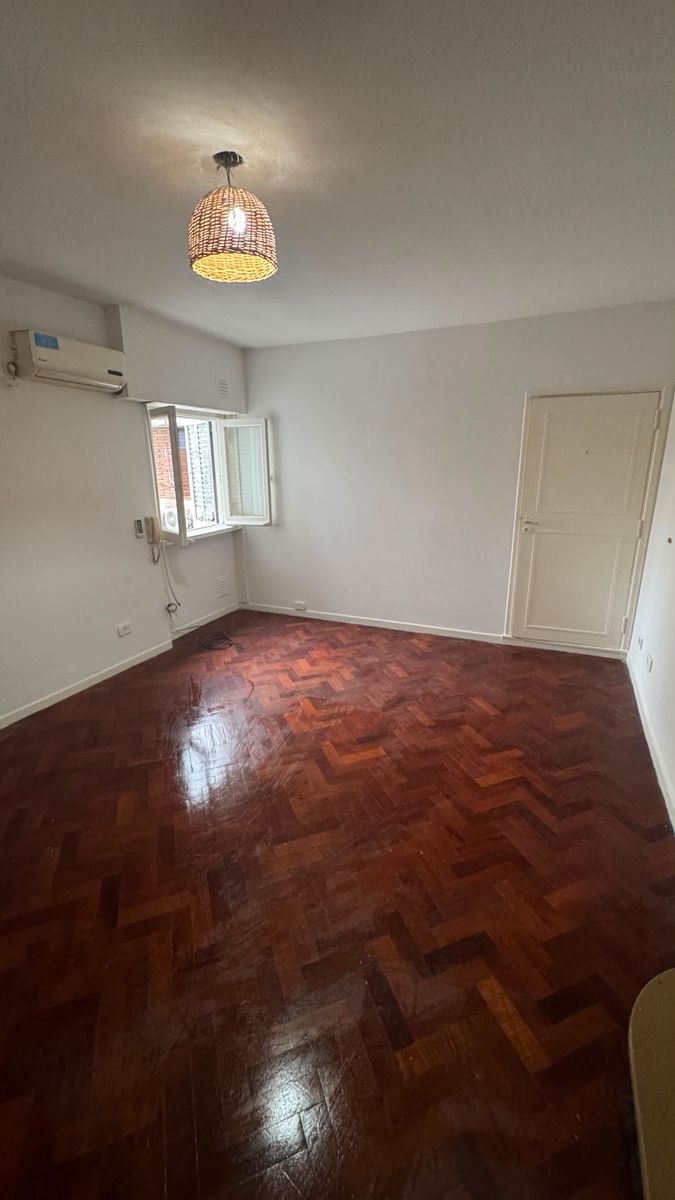DEPARTAMENTO DE 1 AMBIENTE EN ALQUILER EN FLORESTA.