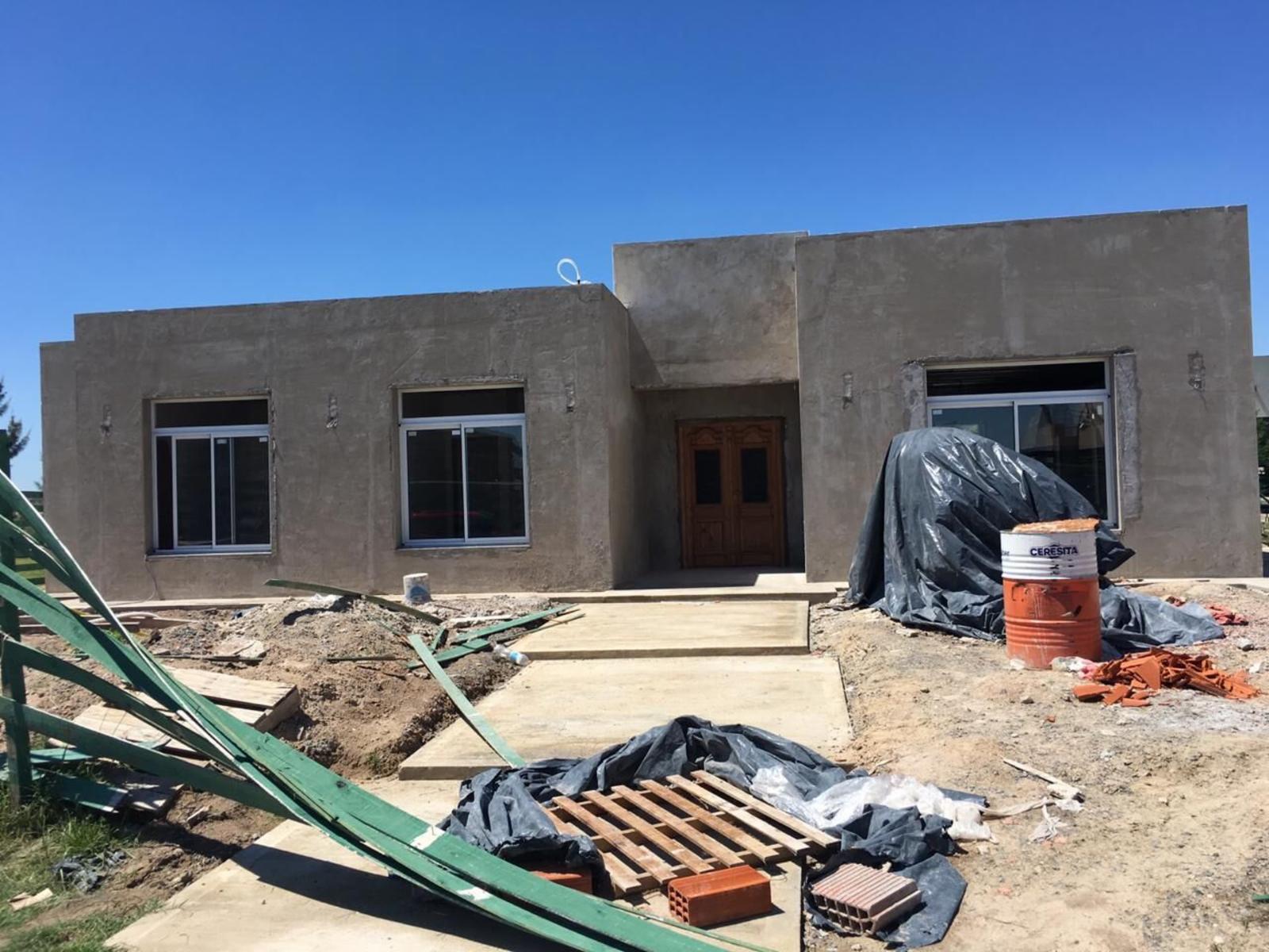 Casa a Estrenar en Barrio Privado los talas