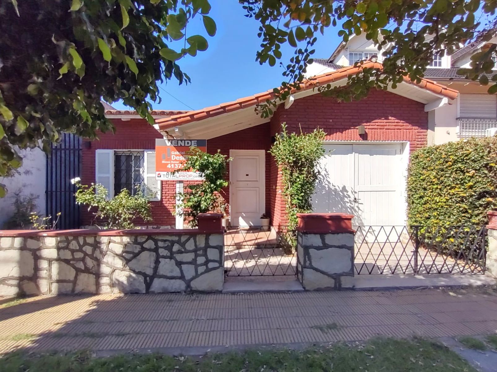 CHALET HAEDO NORTE. 4 AMB. EN PLANTA.