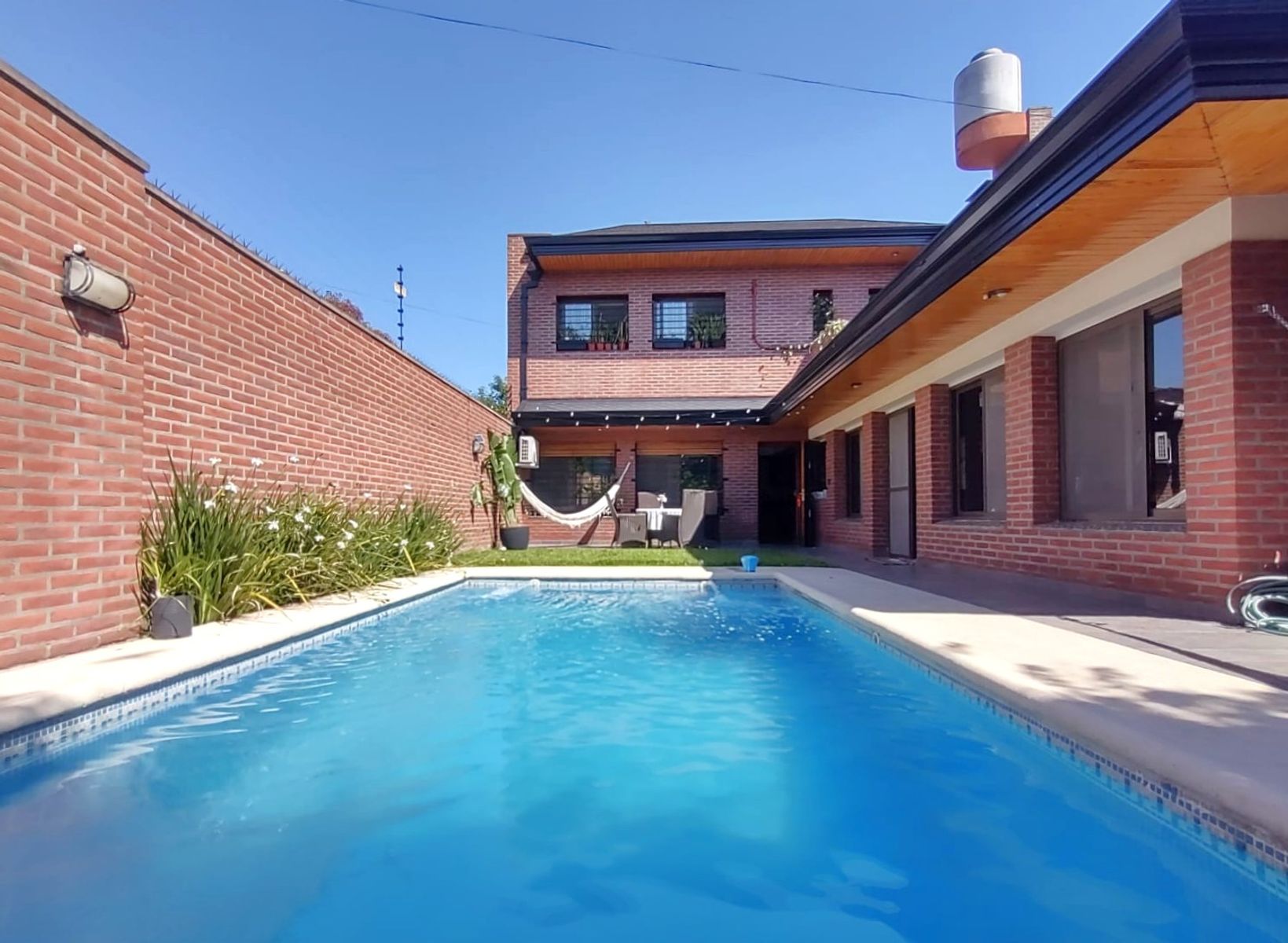 Chalet en Venta 5 amb 3 cocheras Piscina y Parque Villa Luzuriaga