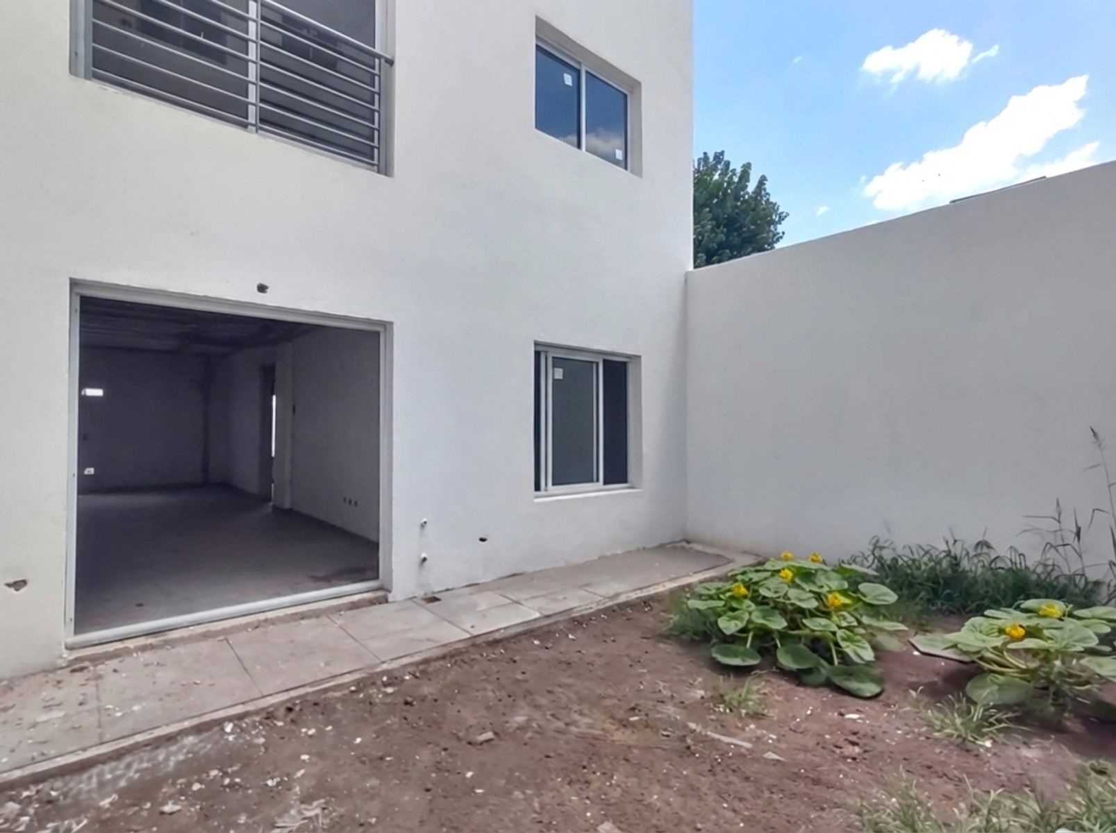 Depto 3 Amb PB A ESTRENAR con fondo propio Villa Luzuriaga