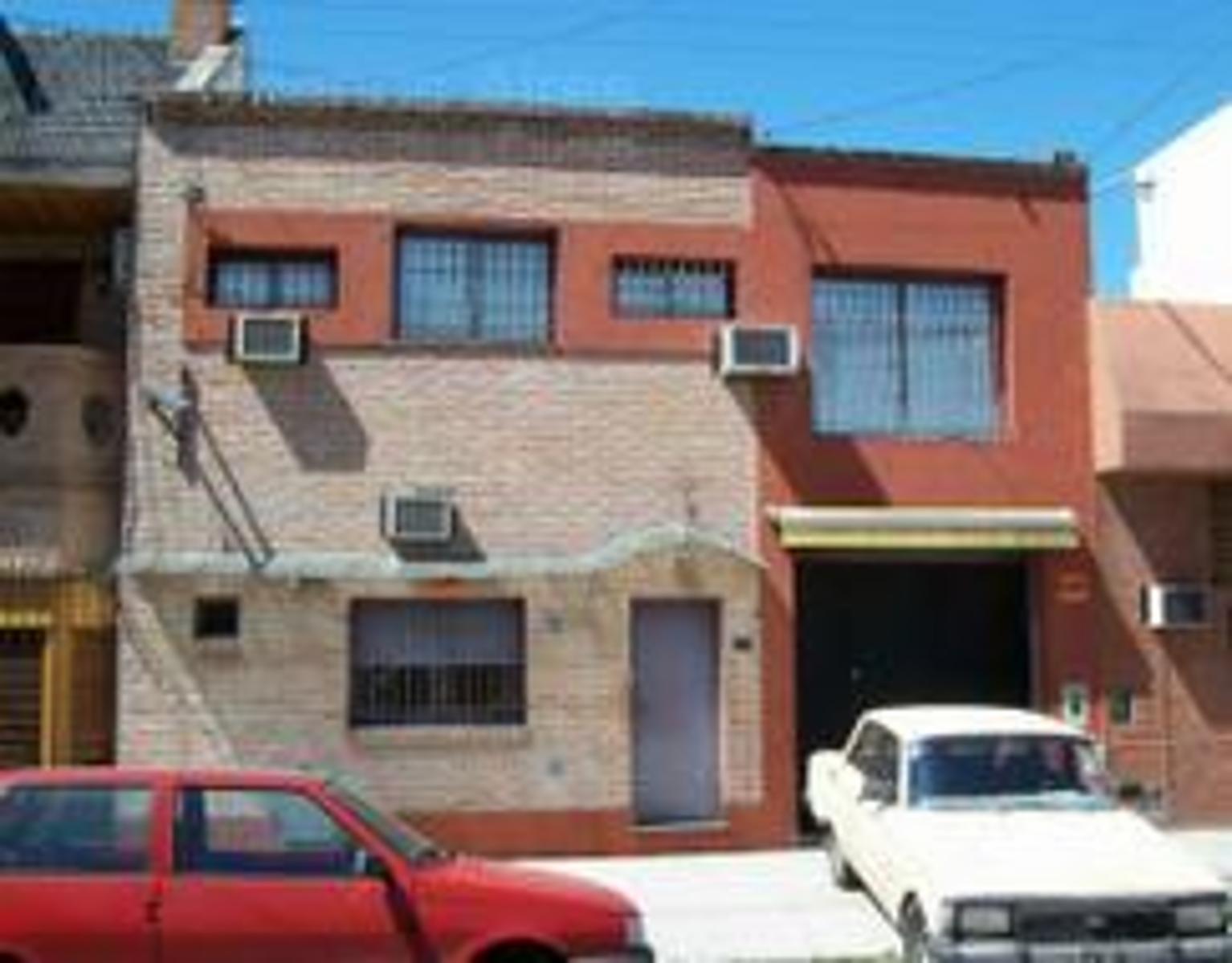 MONTE CASTRO DEPOSITO SOBRE LOTE PROPIO CON OFICINAS 