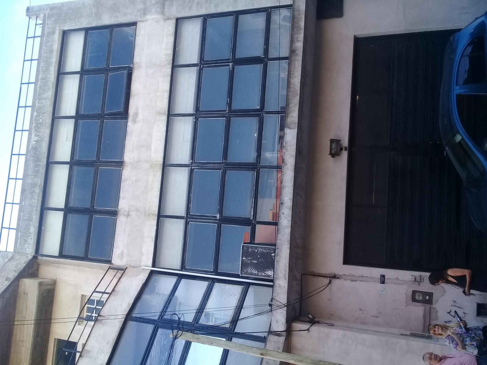 ALQUILER DE GALPON O DEPOSITO SIN COLUMNAS CON OFICINA Y BAÑO  EN VILLA LYNCH