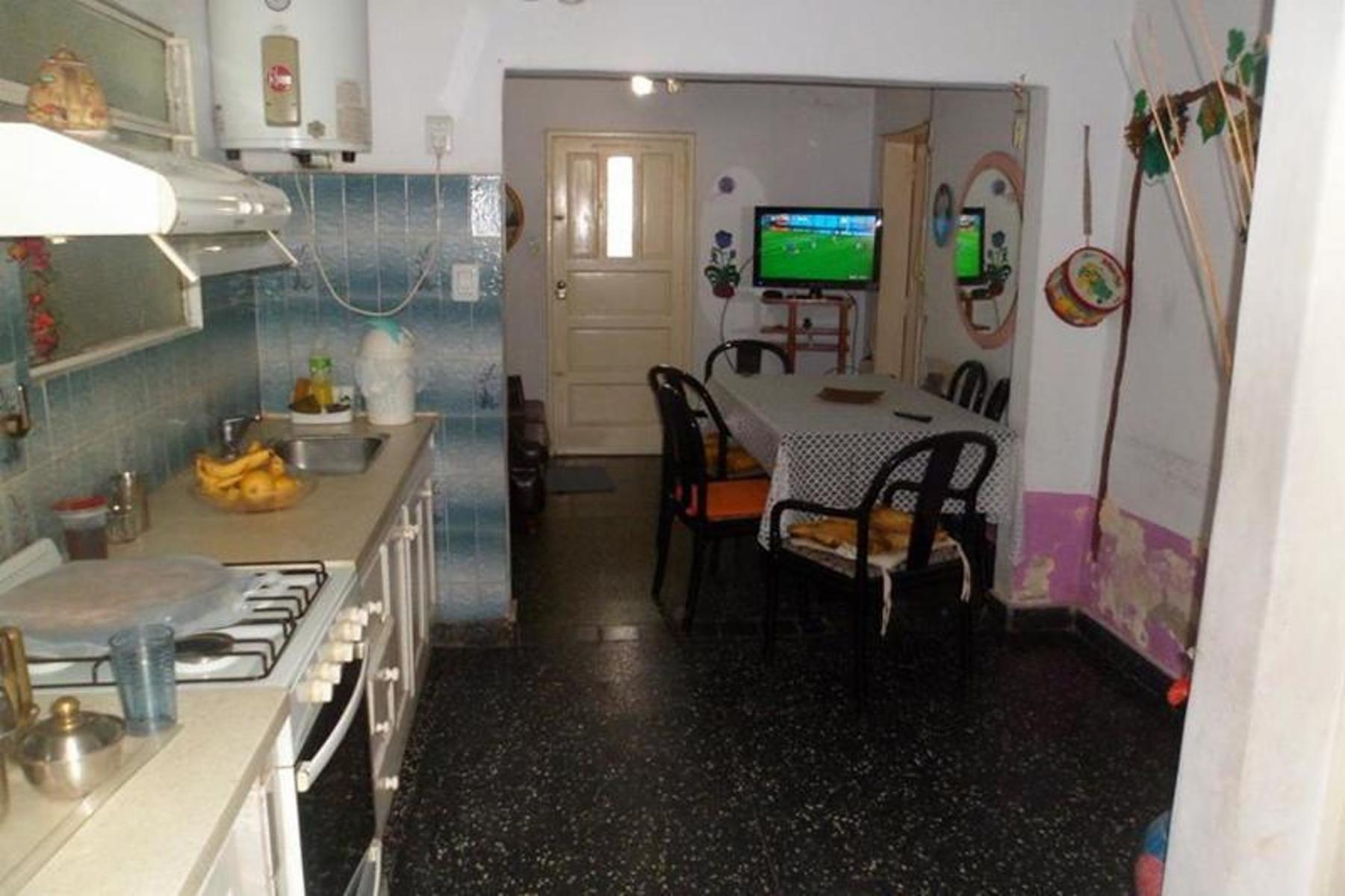 CASA-TRES AMB-PATIO Y GARAGE PARA DOS VEHICULOS-APTO CREDITO.-