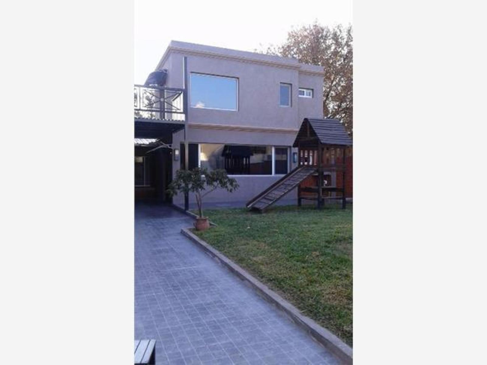 HERMOSA CASA CON DETALLES DE CATEGORIA Y VISTA AL GOLF-