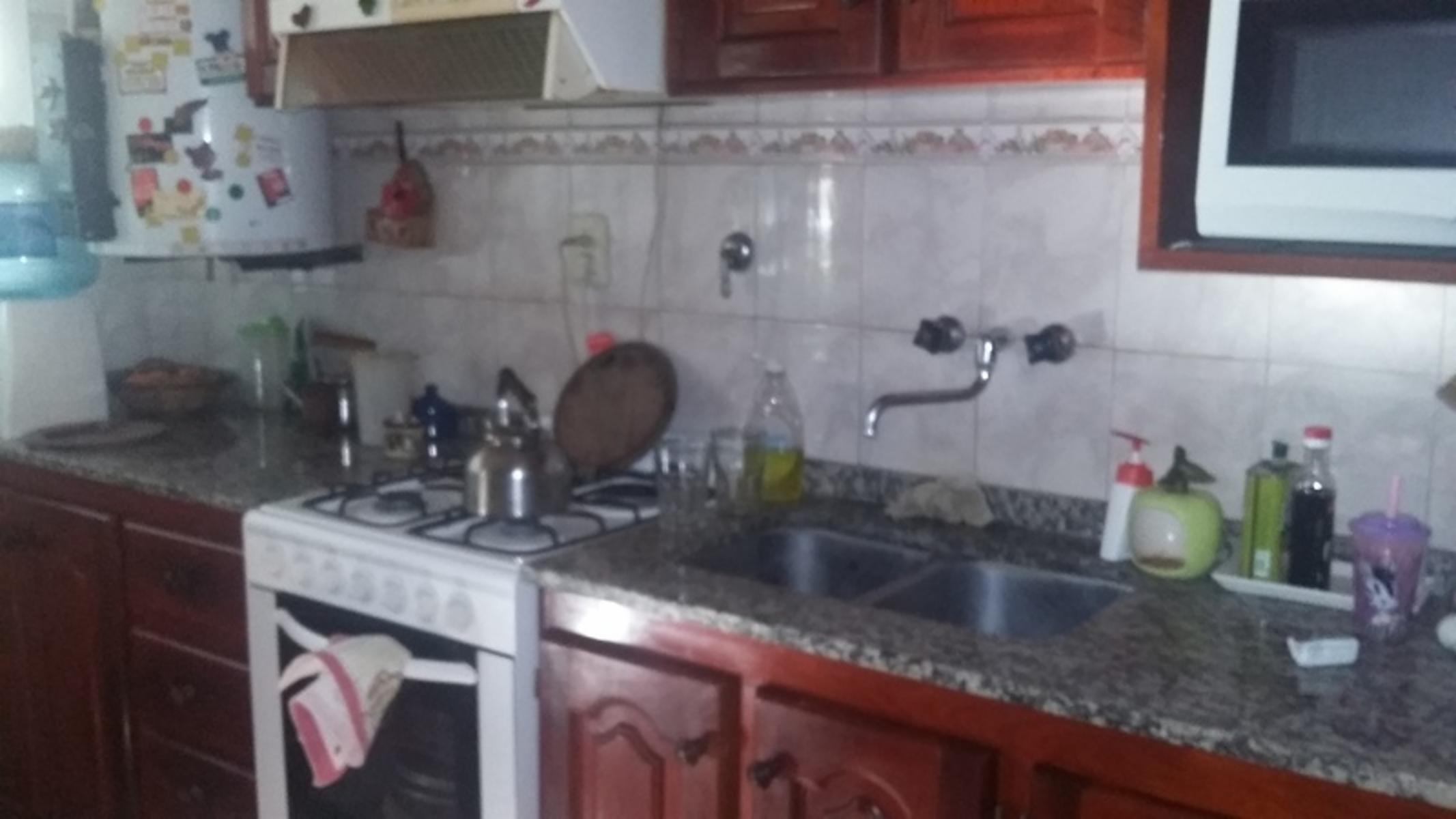 VENTA-CASA AMERICANA-TRES DORMITORIOS-GARAGE-FONDO-APTO CREDITO!!!