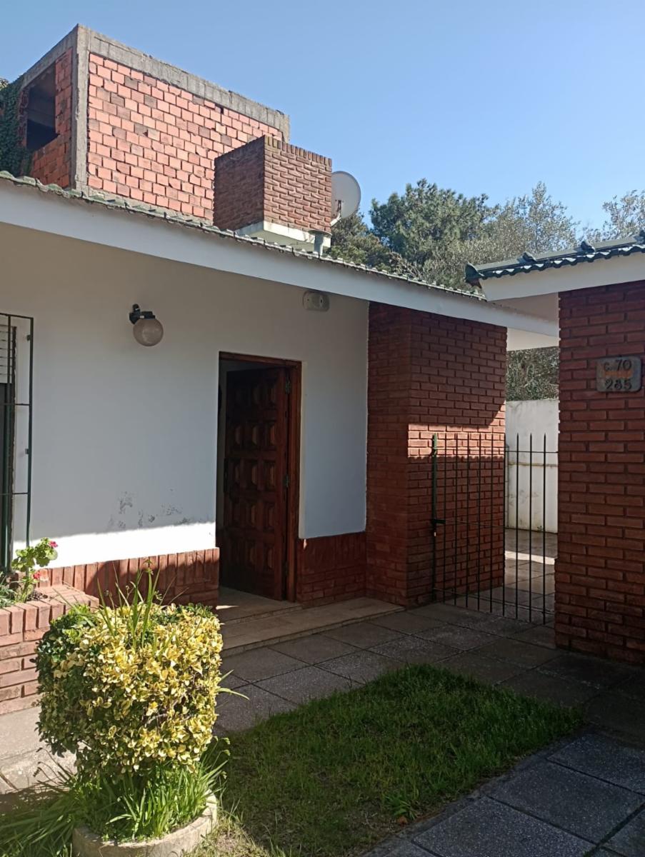CASA DE 3 AMBIENTES   CON PATIO Y FONDO MAR DEL TUYU