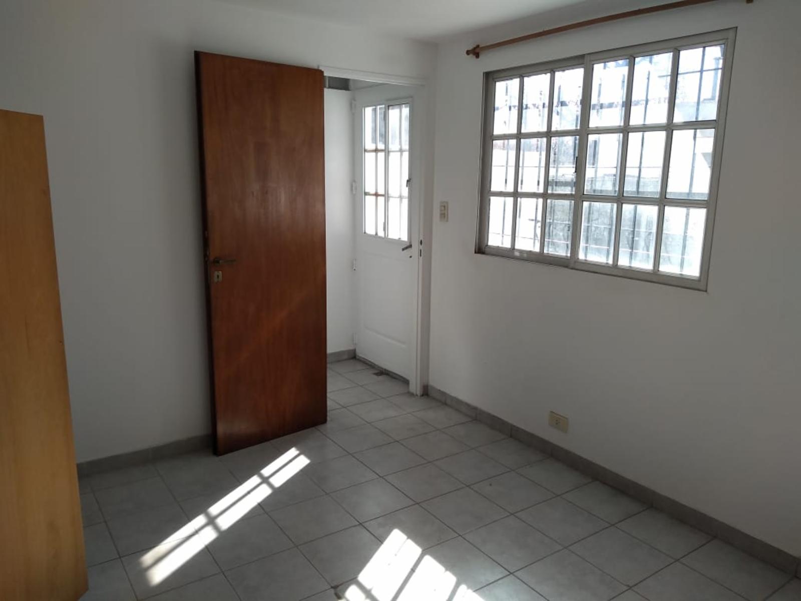 PH 4 AMB. ALQUILER, SIN EXP, muy luminoso, muy buen estado, c/ patio y terraza.