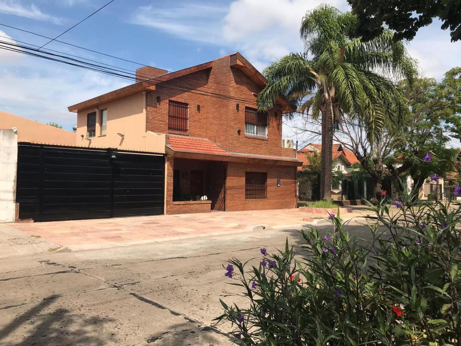 Nos volvimos locos Chalet 6 ambientes con piscina