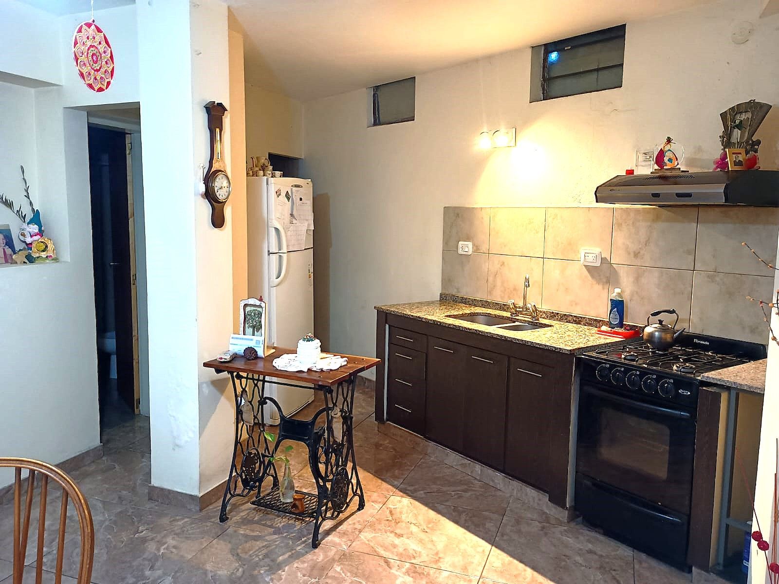 VERSALLES, CASA, 4 AMBIENTES,C/COCHERA, A REFACCIONAR, BUENESTADO/UBICACION, OPORTUNIDAD,