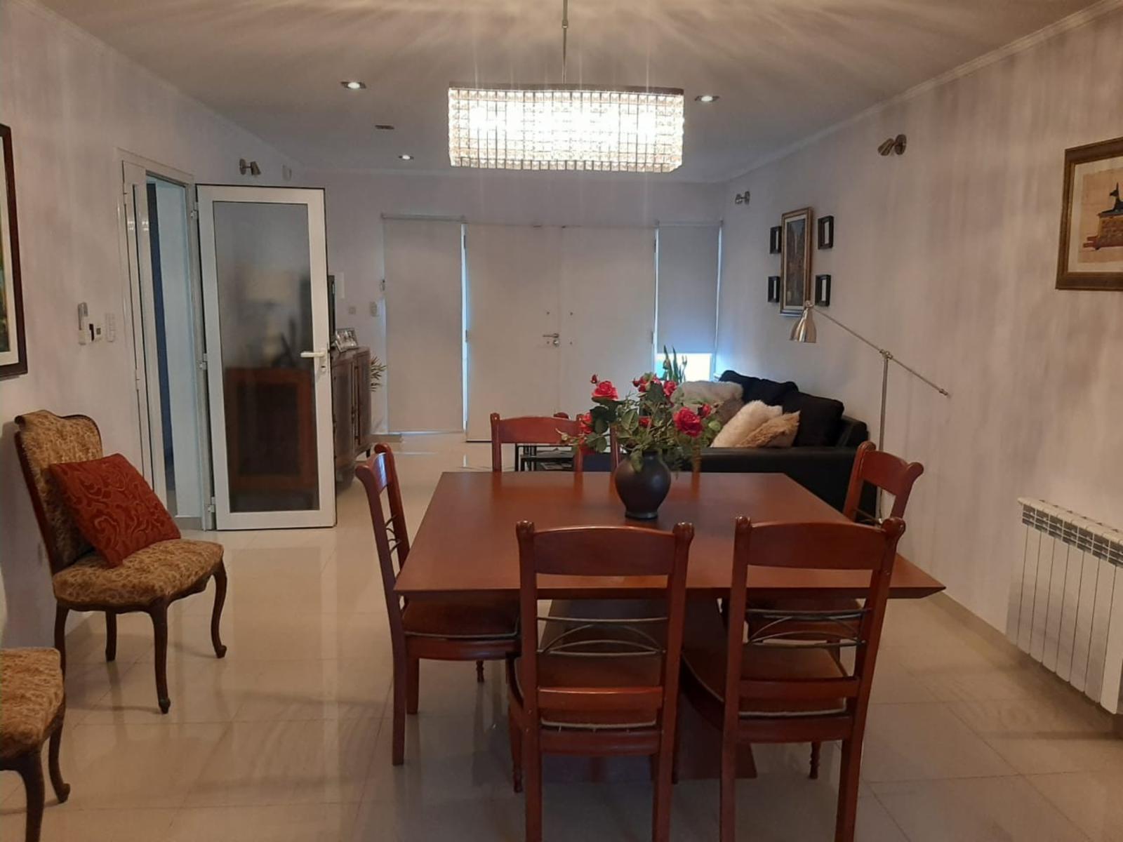 Casa 2 Dormitorios Barrio Residencial 1 cuadra del centro