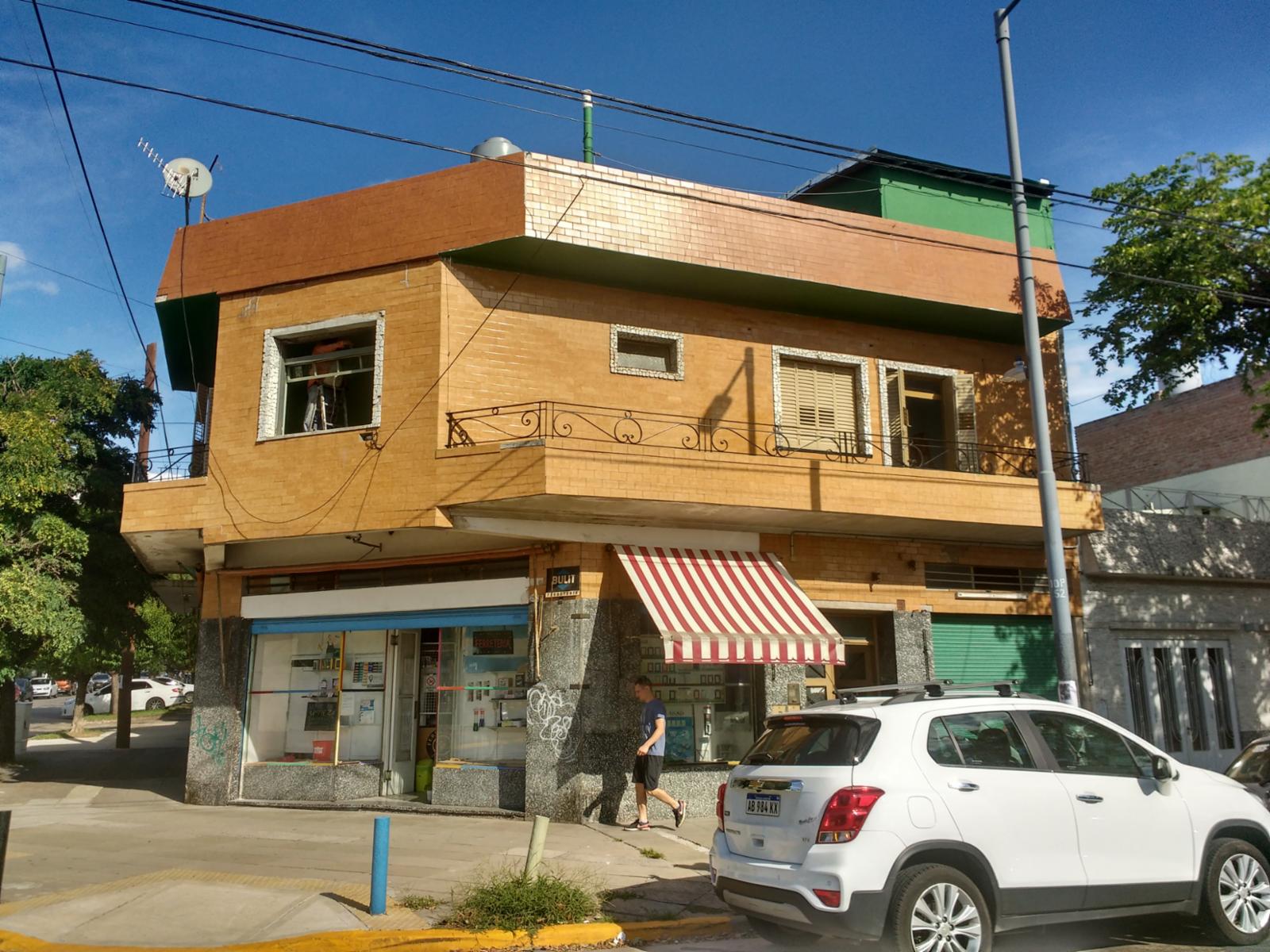 DEPARTAMENTO DE 2 AMBIENTES C/ BALCON Y TERRAZA COMPART.- SIN EXPENSAS