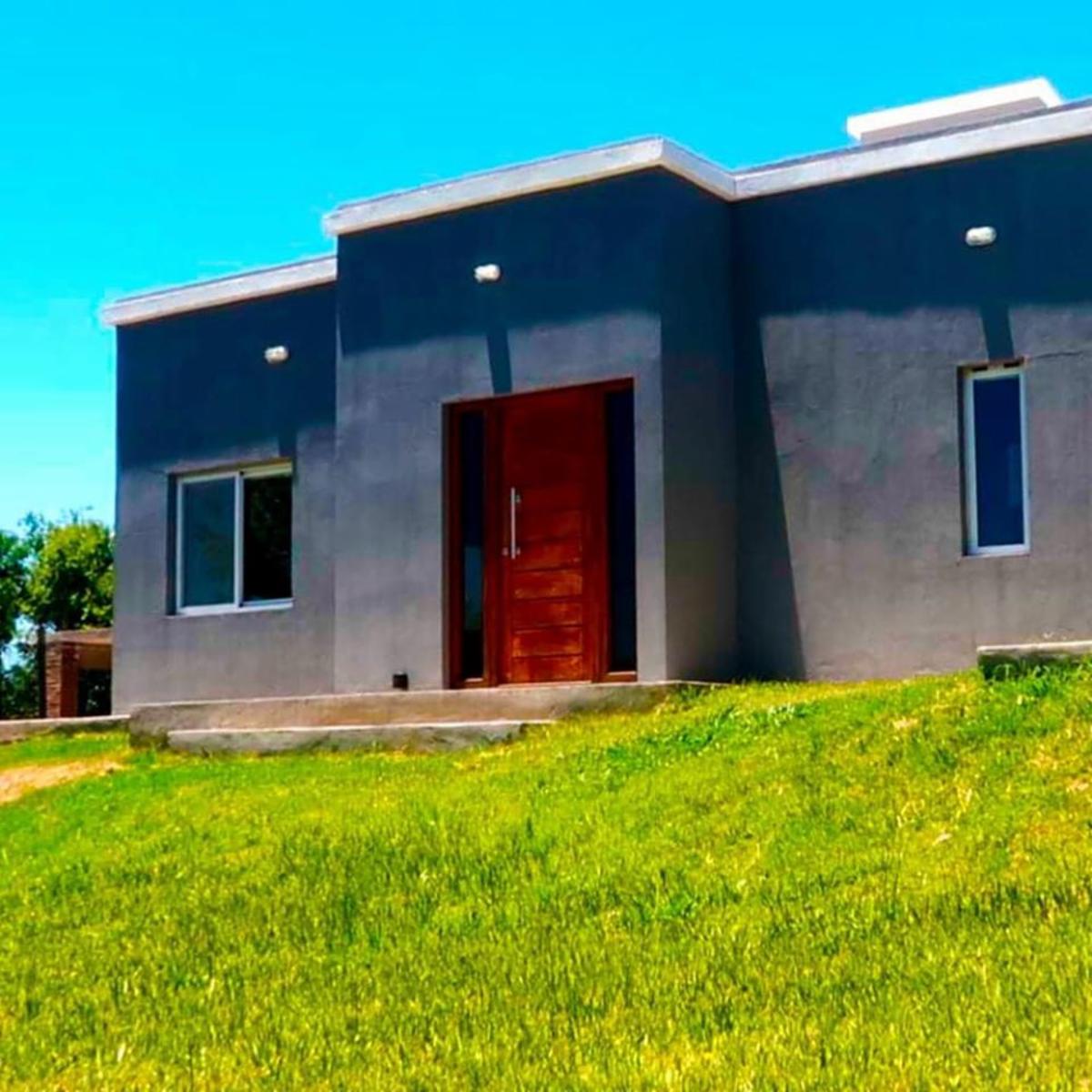 VENDO CASA 3 HABITACIONES Y PILETA A MTRS DEL LAGO EN POTRERO DE GARAY