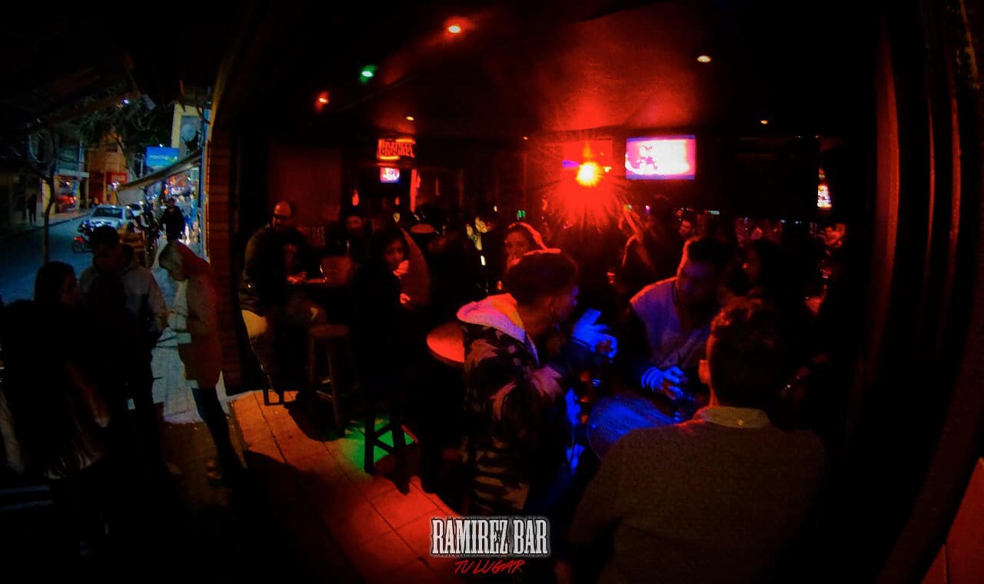 VENDO EXCELENTE BAR FUNCIONANDO EN NUEVA CÓRDOBA , SOBRE LA CALLE RONDEAU