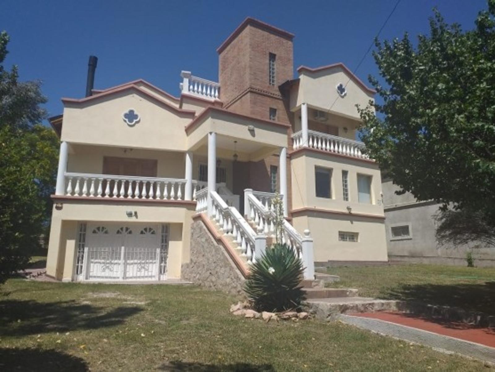 Casa en venta en San Antonio de Arredondo - Córdoba, con pileta y gran terreno.