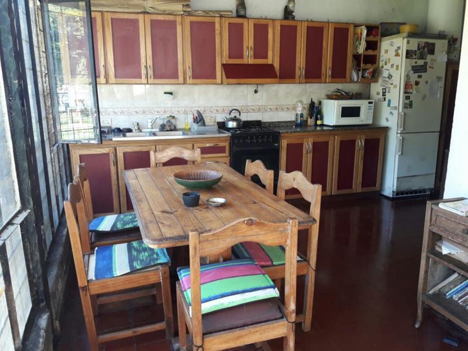 EXCELENTE CASA EN LOTE DE 10 X 39,5 MTS 2 IDEAL INVERSOR O CONSTRUCTOR.