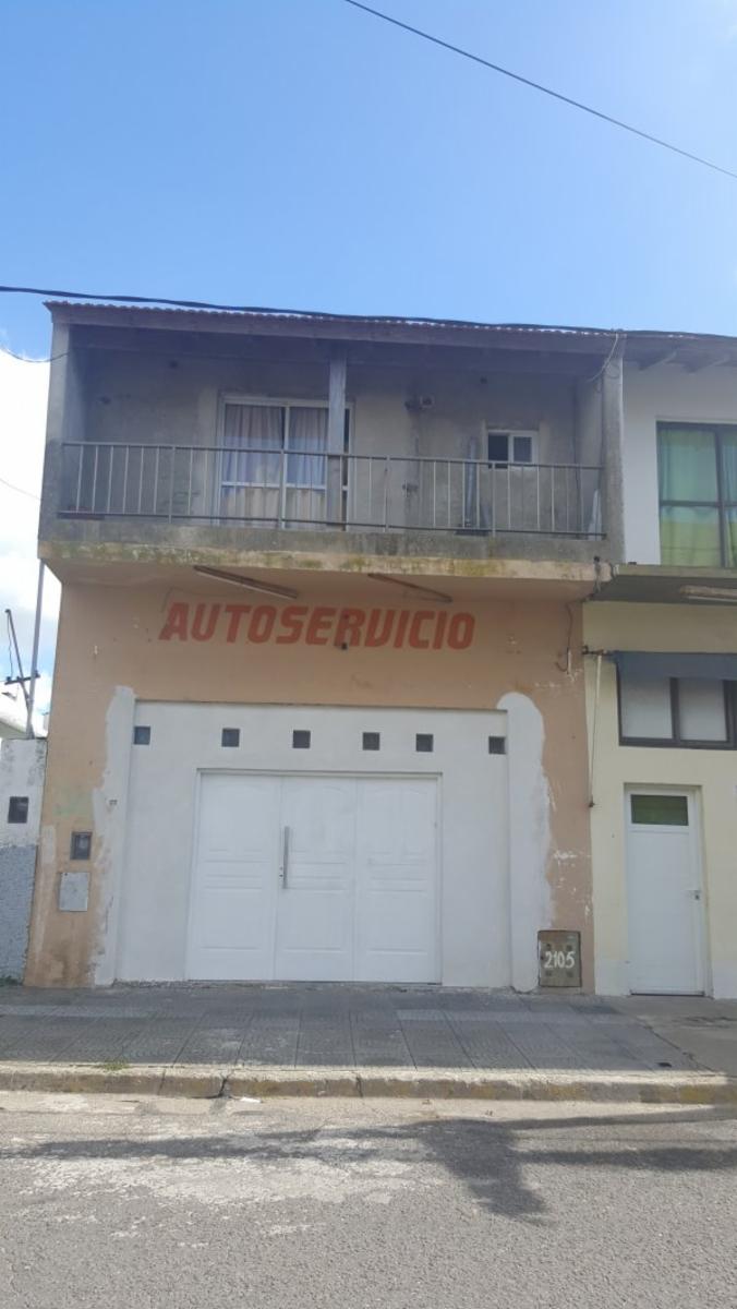 Casa en dos plantas en Santa Teresita o con local.