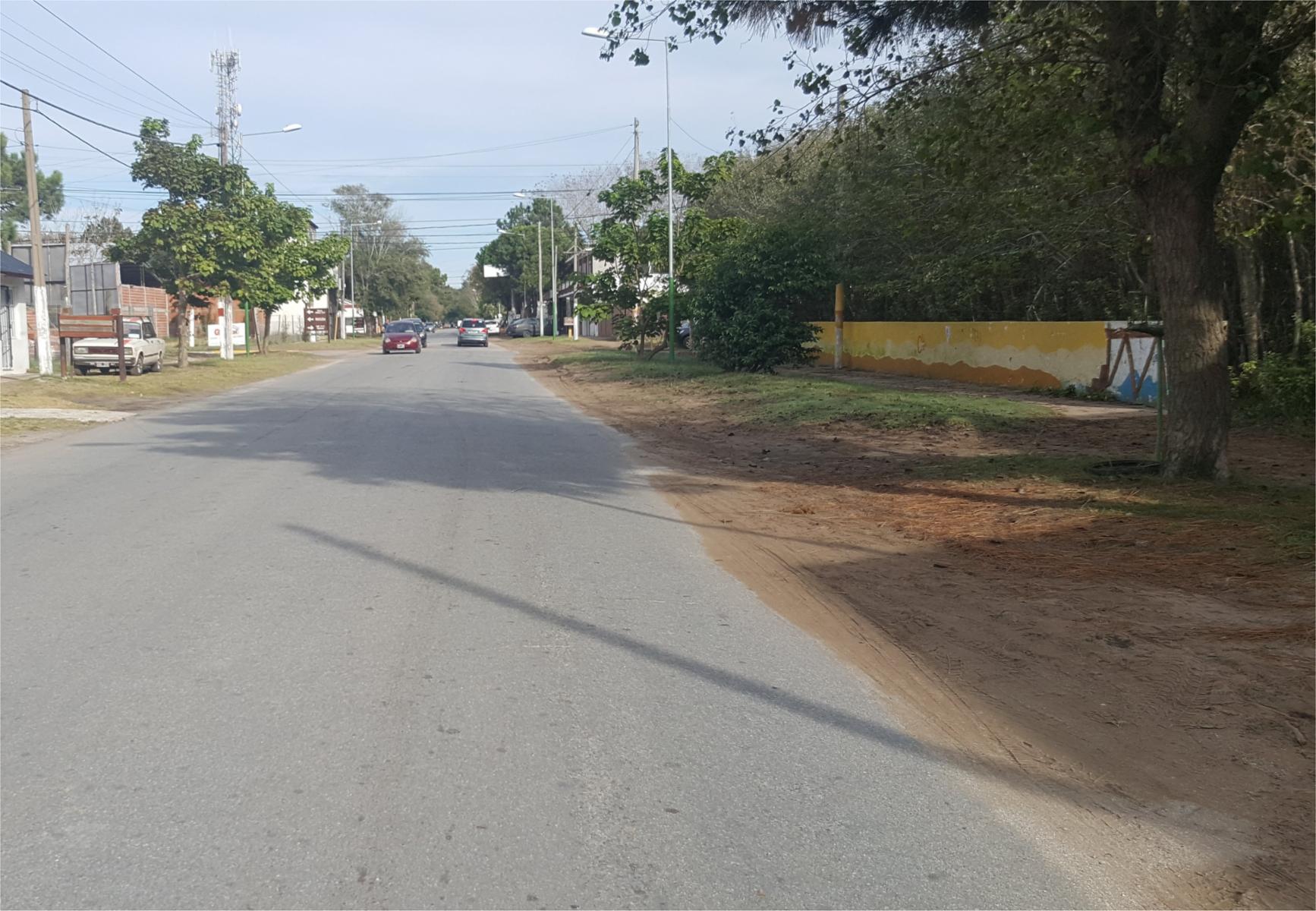 Casa con local en excelente ubicación en Las Toninas