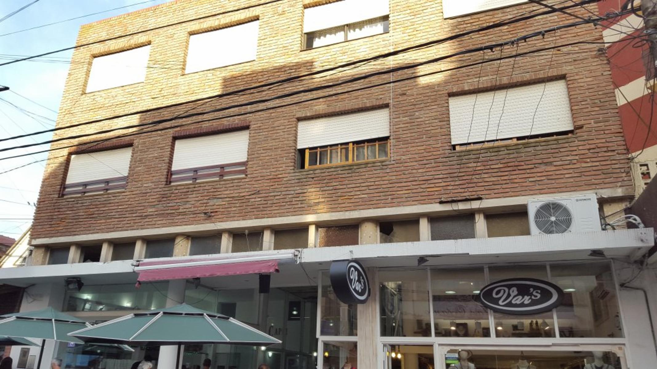 Departamento de 3 ambientes pleno centro Santa Teresita