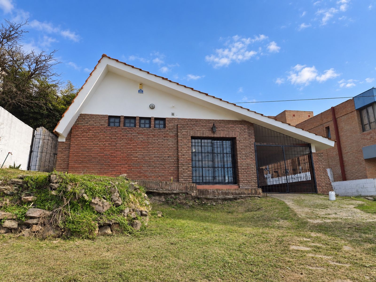 Alquiler Anual Casa barrio La Quinta