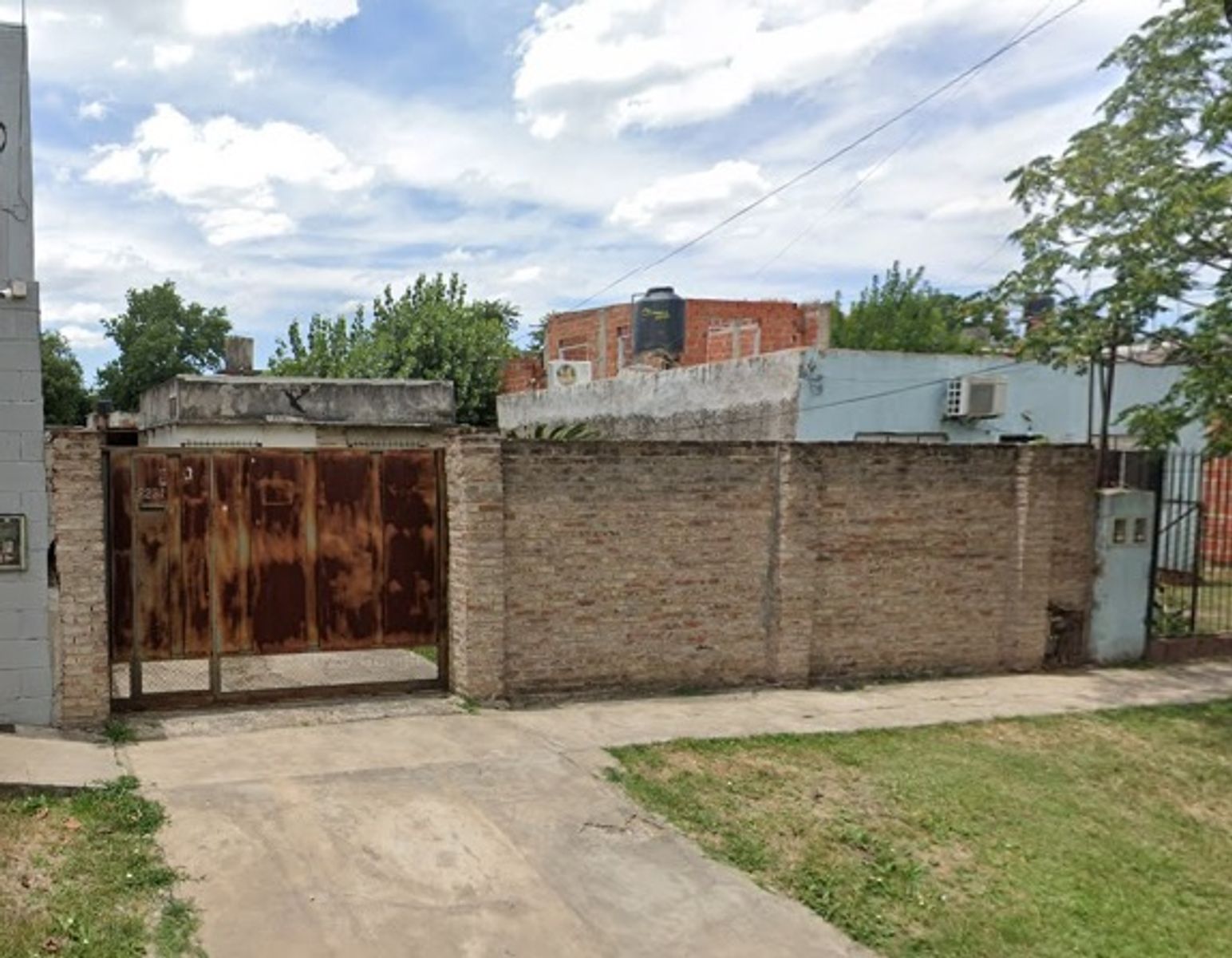 Lote de terreno con mejora