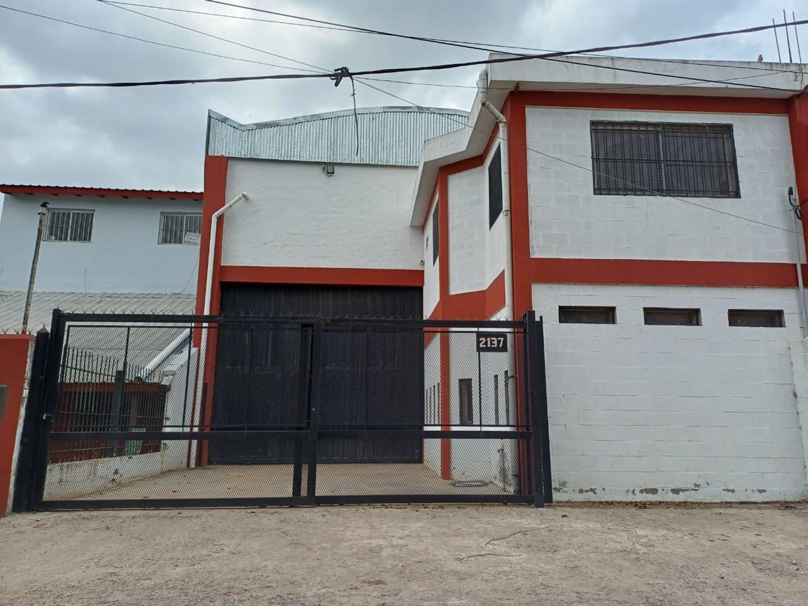 Galpón de 330m2 cubiertos