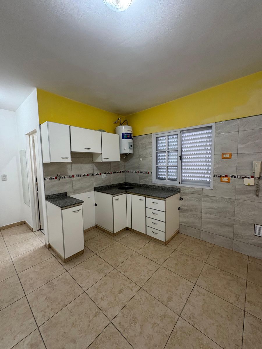 Departamento 2 ambientes en Primer Piso