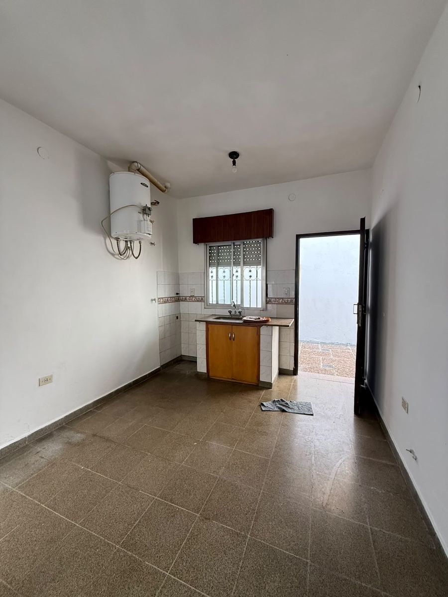 Departamento 3 ambientes con cochera a mts. de Av. Cristiania