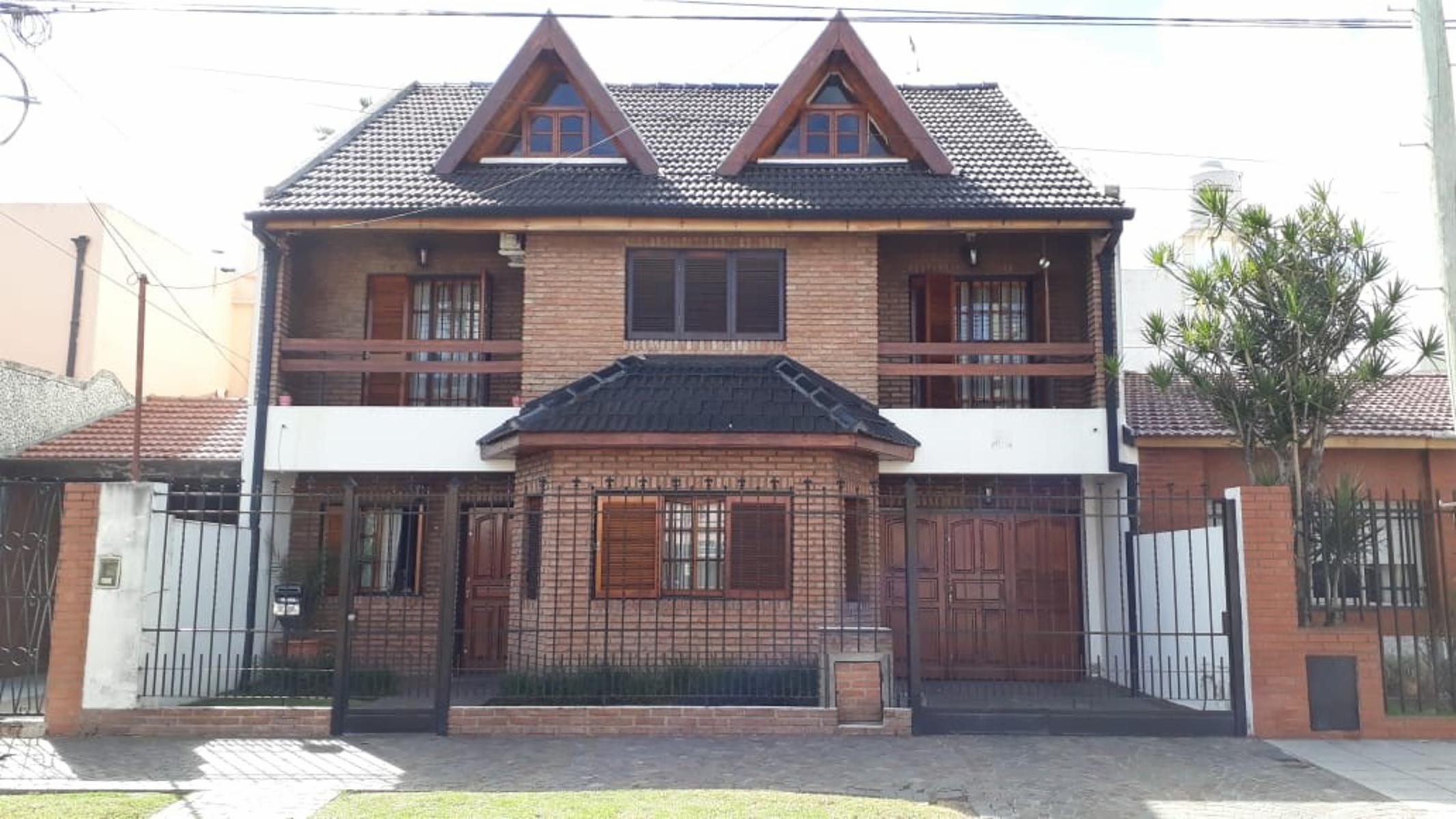 EXPECTACULAR CHALET 5 AMB.