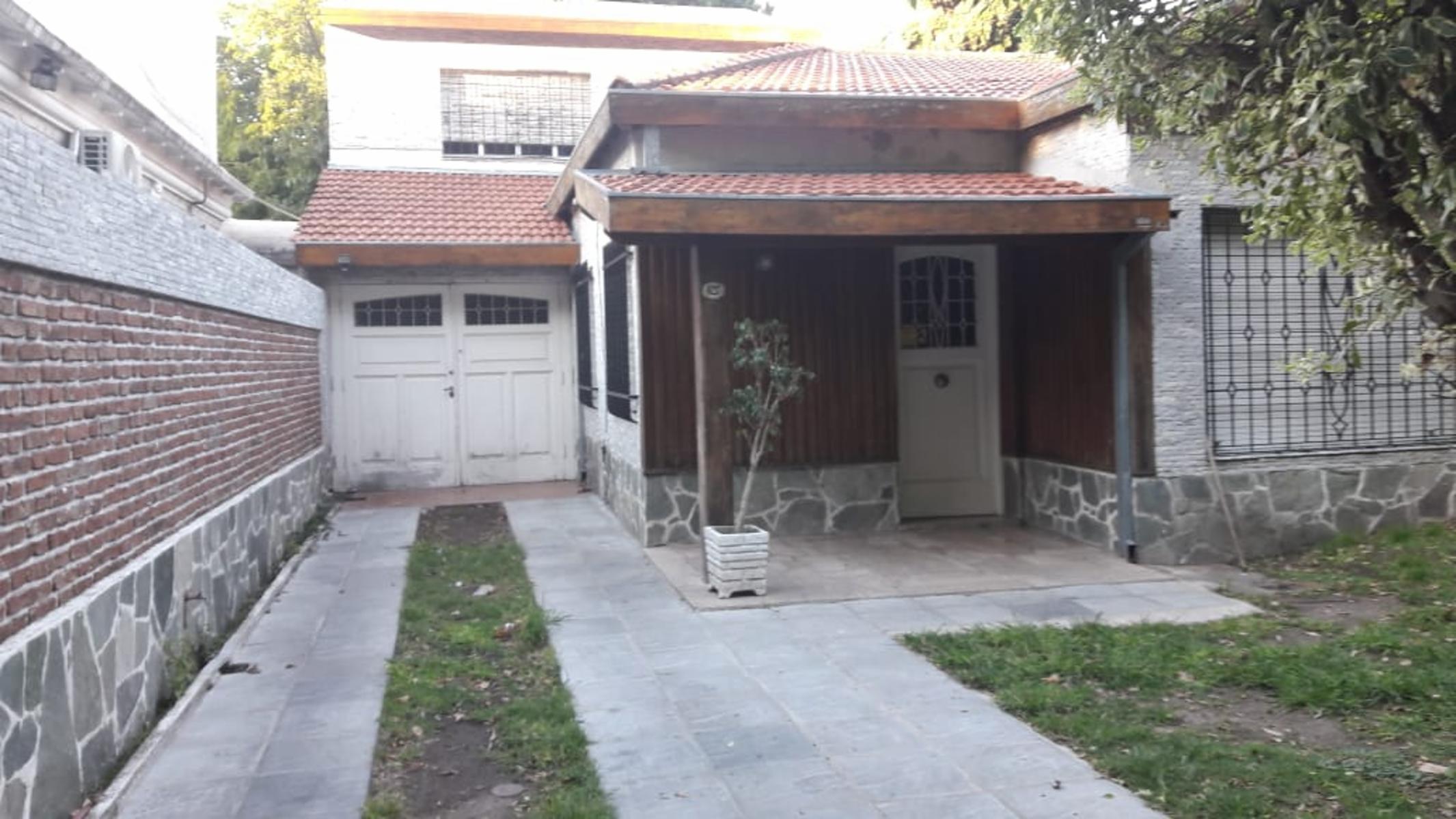 CHALET 4 AMB C/COCHERA Y PATIO VILLA SARMIENTO ZONA WARD