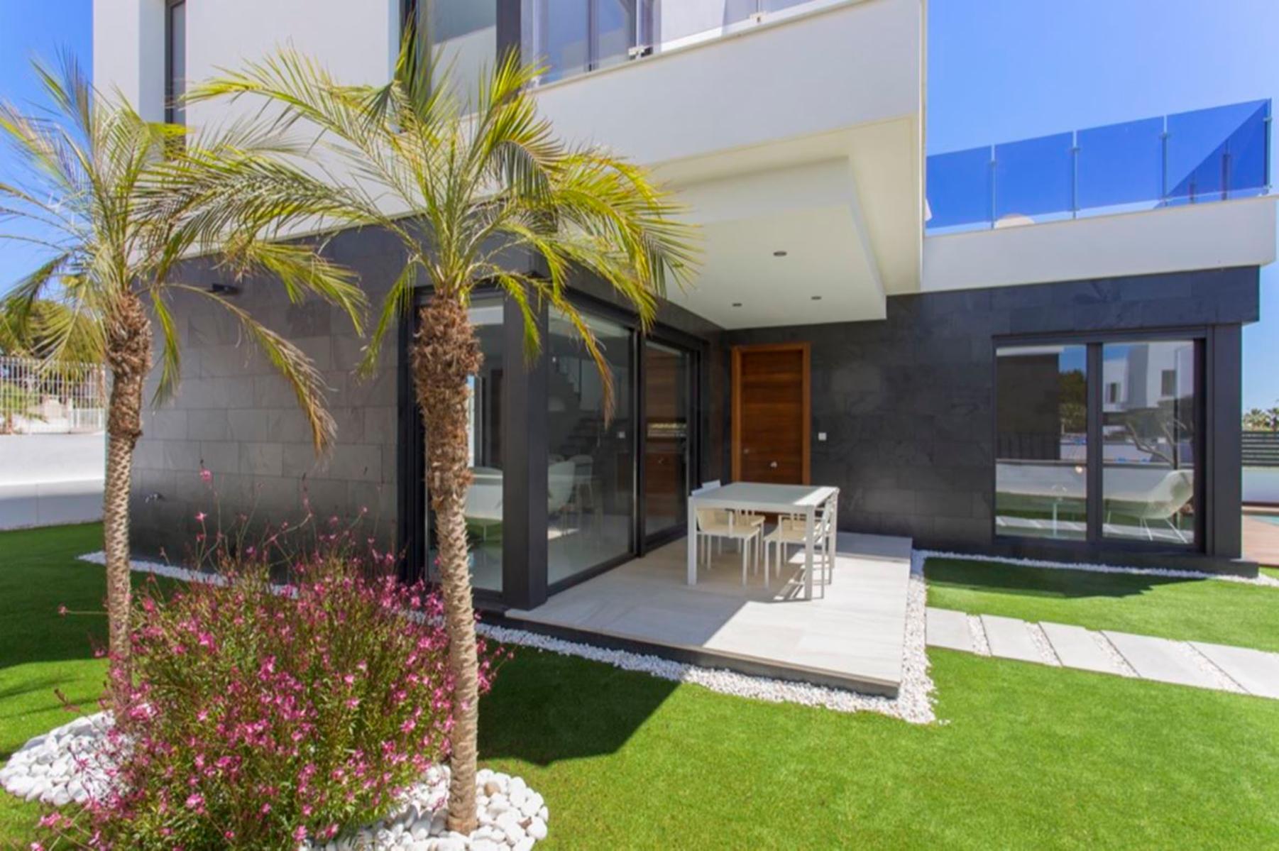 Ultramodern nybyggd villa för inflyttning direkt