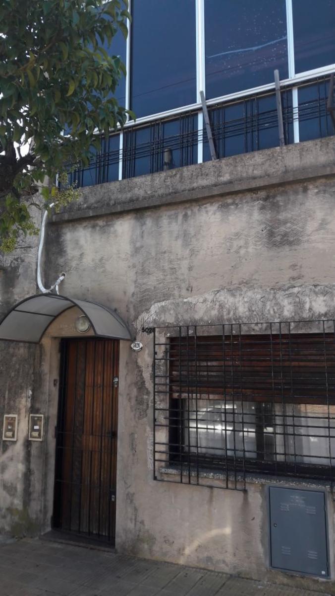 EXCELENTE PH TIPO CASA 4 AMB. C/PATIO Y 2 BAÑOS