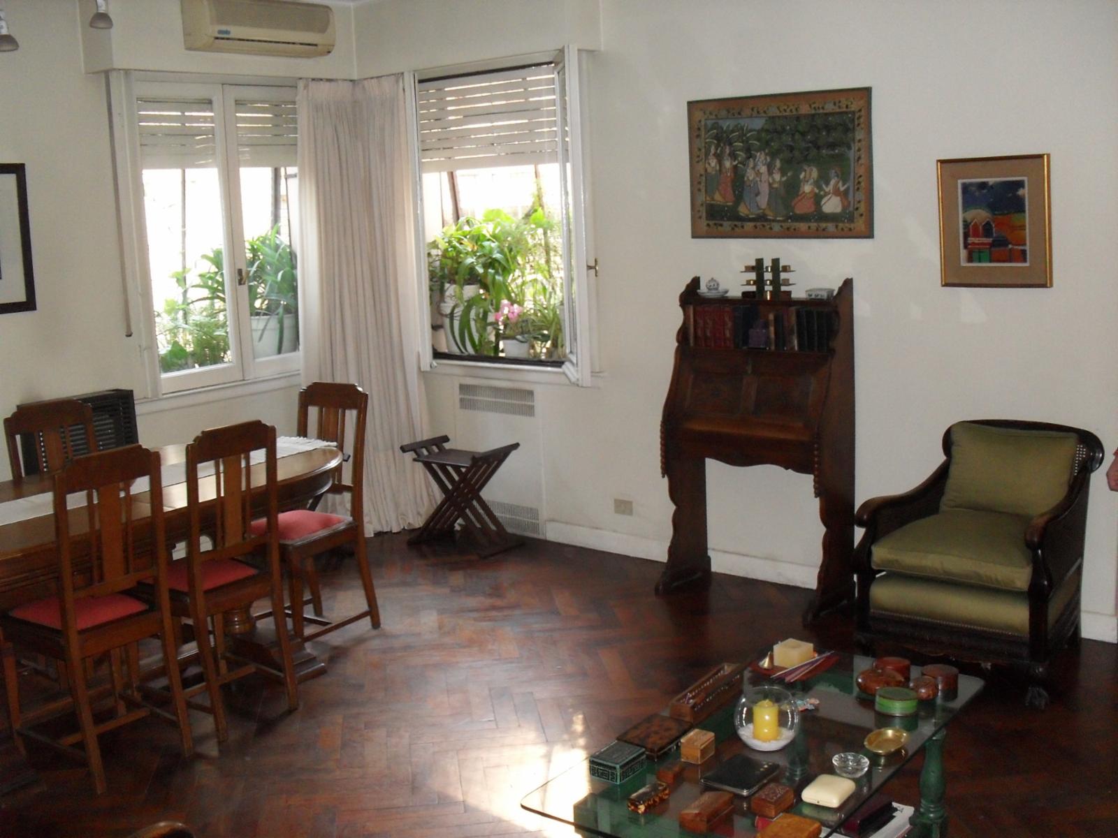 Excelente departamento de tres ambientes con dep. en esquina
