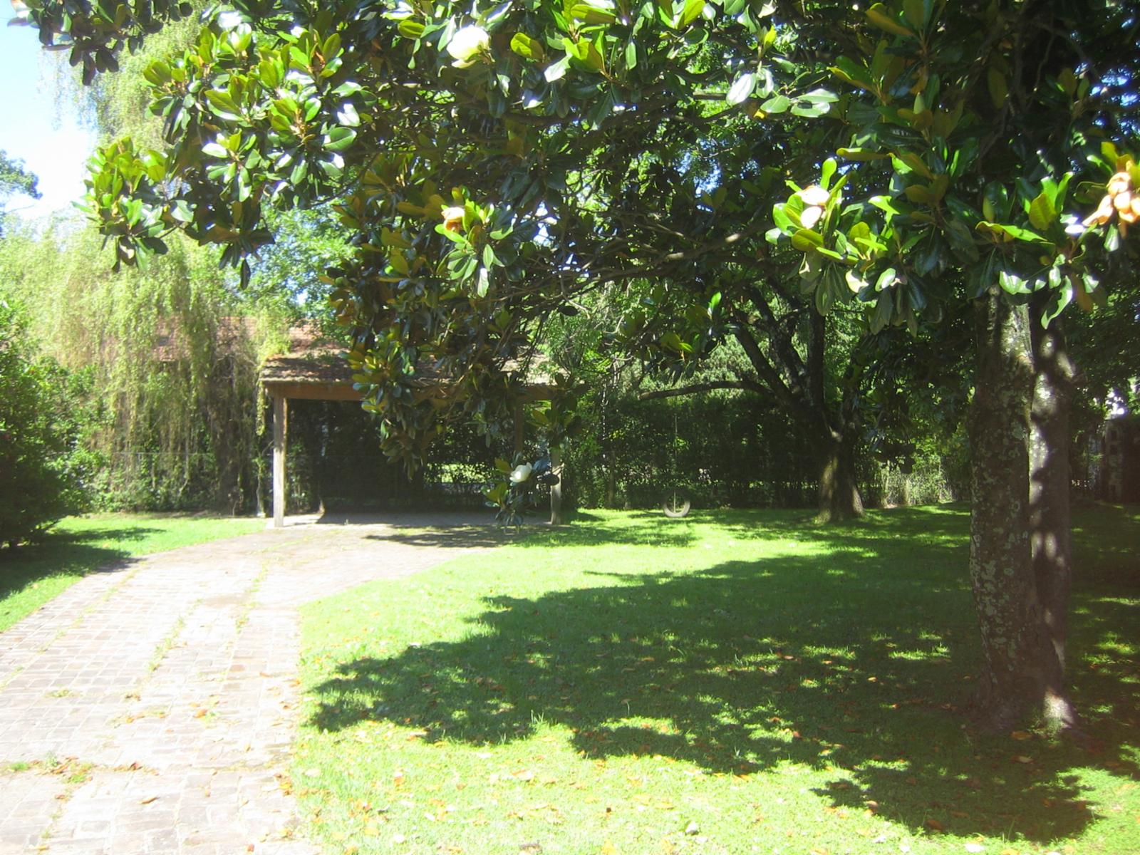 CASA QUINTA EN ALTOS DEL MONTE, MORENO