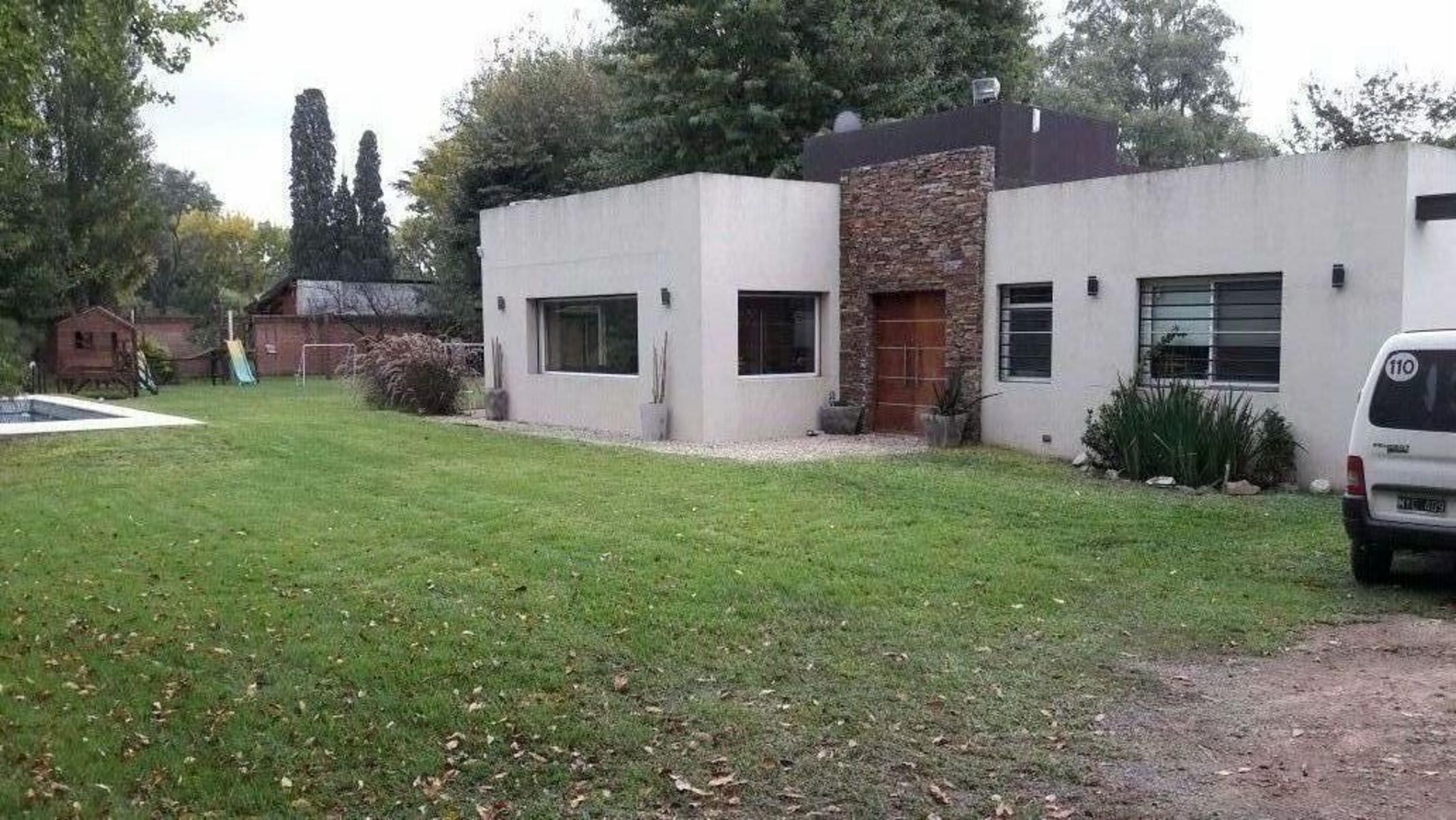 IMPORTANTE QUINTA EN PARQUE GAONA - MORENO