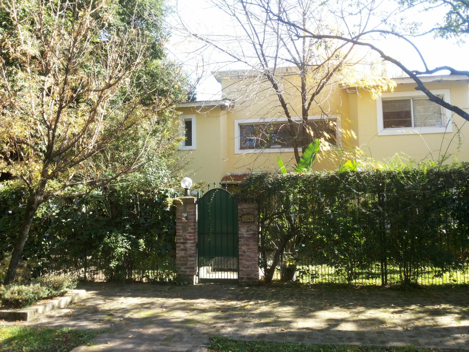 VENTA CASA Bº C/ VIGILANCIA EN BELLA VISTA