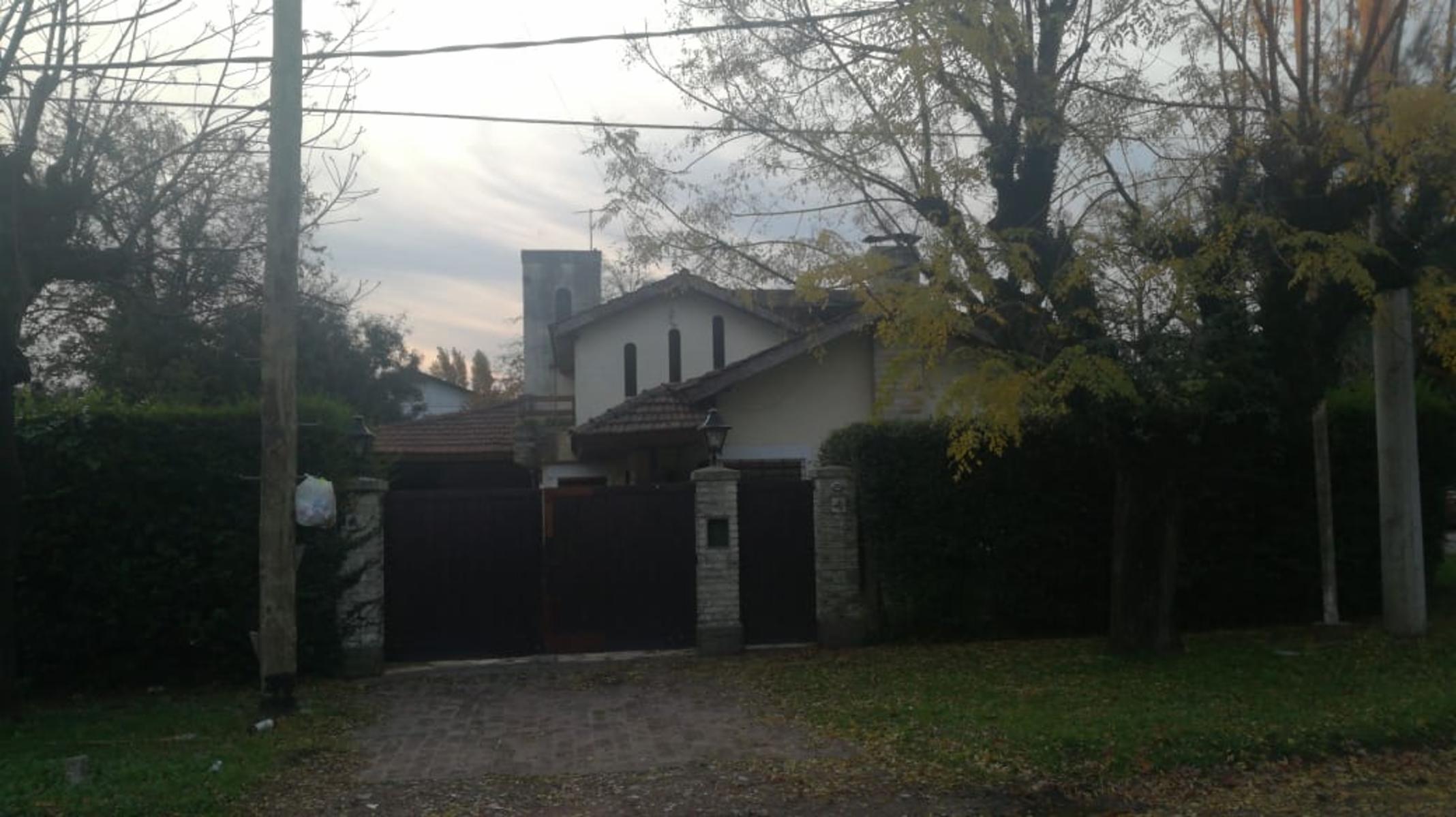 CASA EN 2 PLANTAS - BELLA VISTA