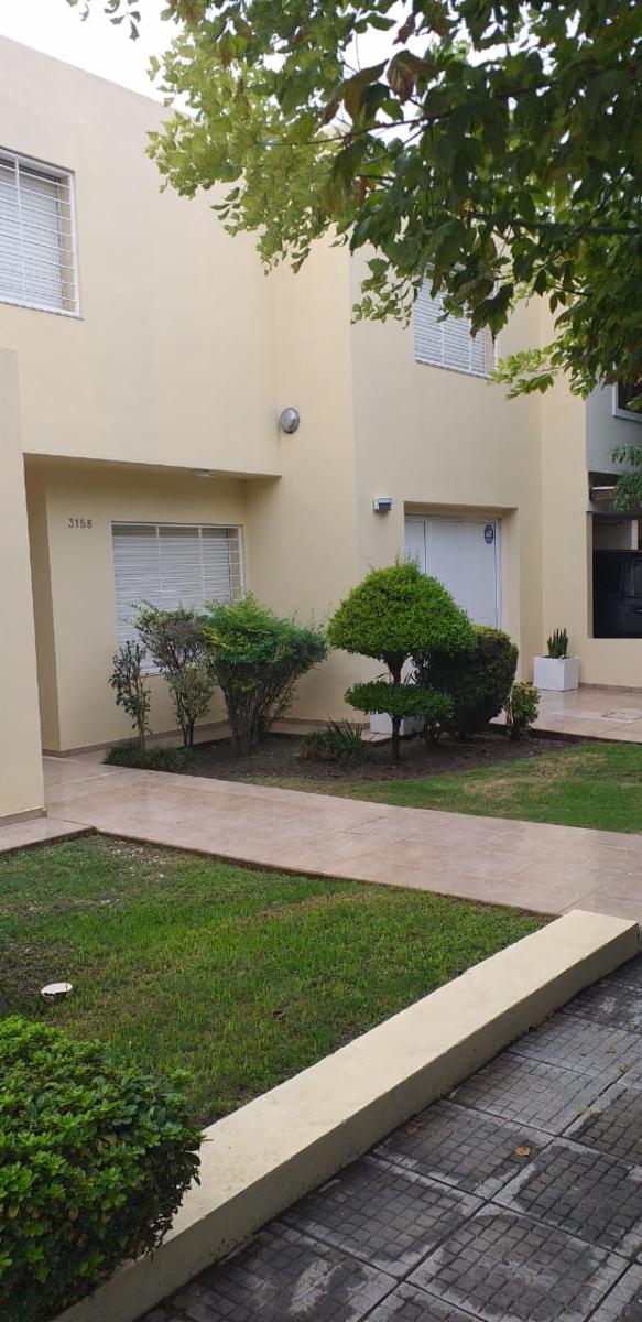 Moderno, comodo y elegante  Inmueble en B° Nuevo Poeta Lugones-Dos plantas-3 Dormitorios-Pileta -Galeria con asador u$$230000