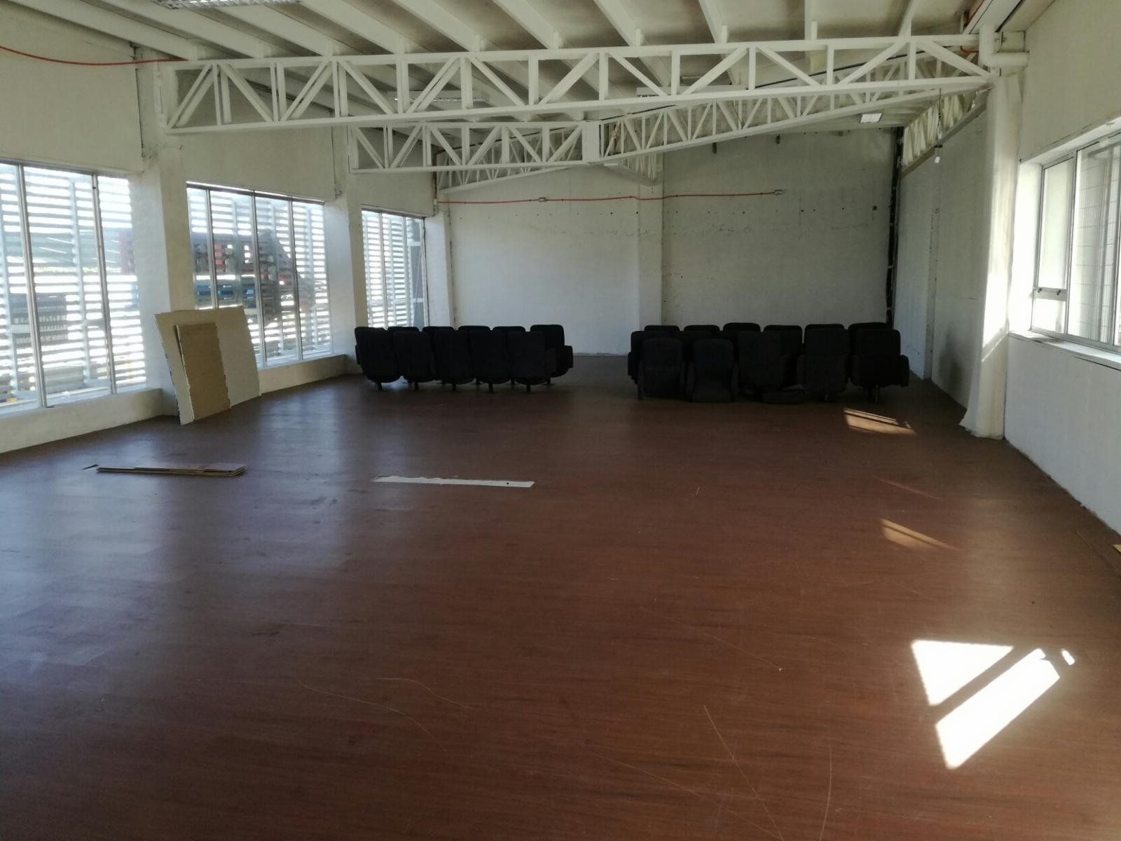 SE ARRIENDA Local comercial con 1 baño
